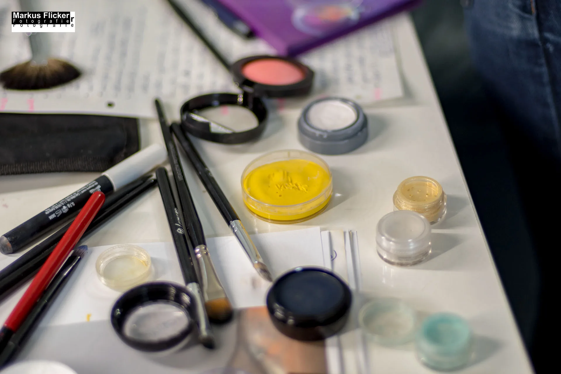 Extreme Avant Garde Make Up Female Model Studio Fotostudio Fotosession mit Make Up Artist inkl. 37 Fototipps für ein Make Up Fotoshooting Extreme Avant Garde Make Up Female Model Studio Fotostudio Fotosession mit Make Up Artist