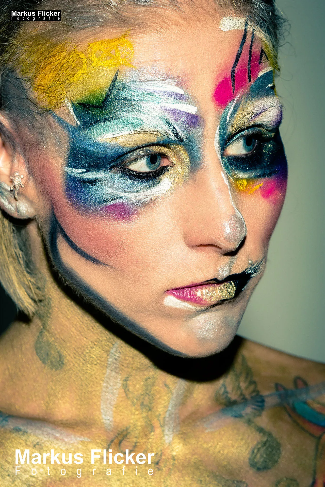 Extreme Avant Garde Make Up Female Model Studio Fotostudio Fotosession mit Make Up Artist inkl. 37 Fototipps für ein Make Up Fotoshooting Extreme Avant Garde Make Up Female Model Studio Fotostudio Fotosession mit Make Up Artist