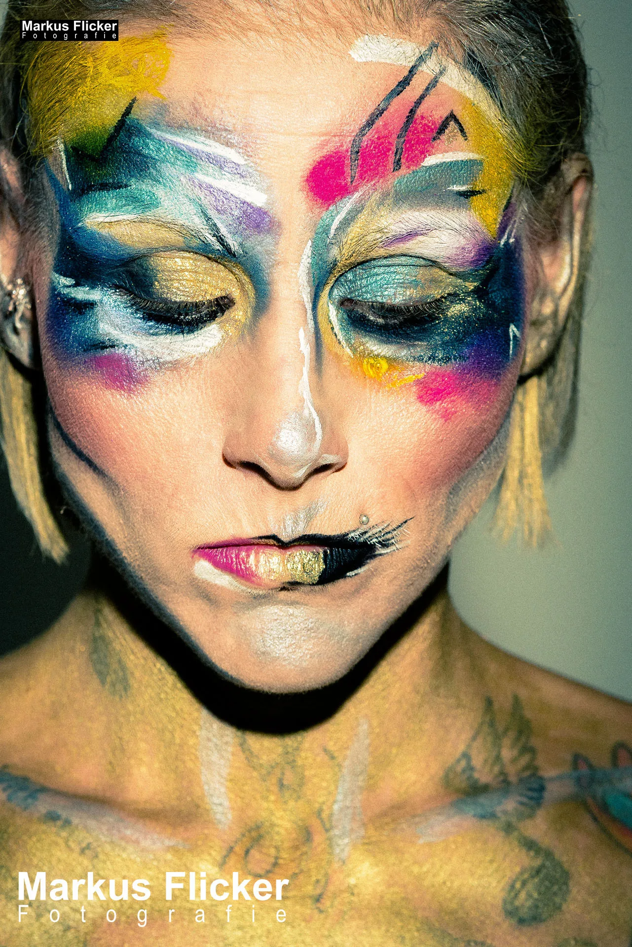 Extreme Avant Garde Make Up Female Model Studio Fotostudio Fotosession mit Make Up Artist inkl. 37 Fototipps für ein Make Up Fotoshooting Extreme Avant Garde Make Up Female Model Studio Fotostudio Fotosession