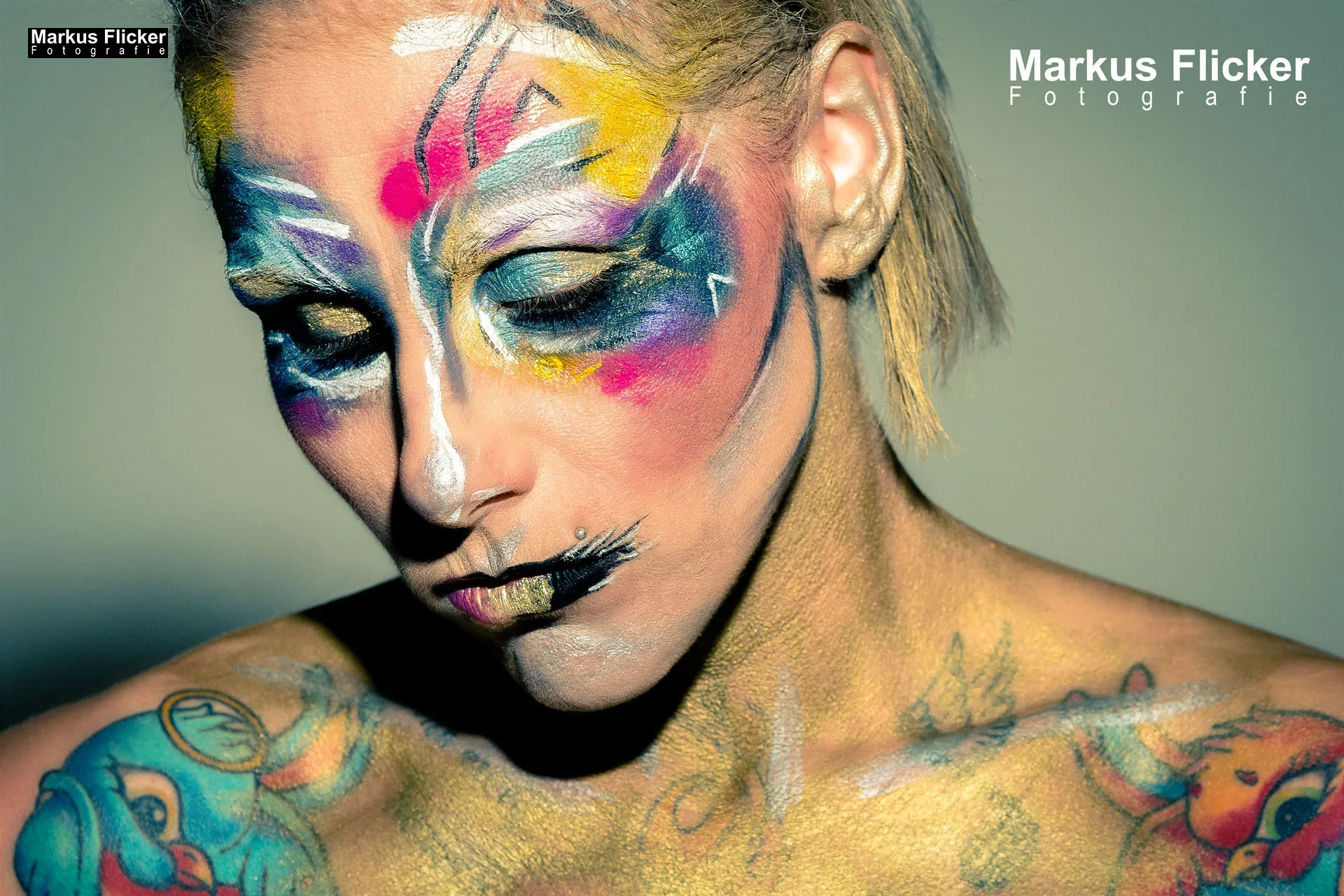 Extreme Avant Garde Make Up Female Model Studio Fotostudio Fotosession mit Make Up Artist inkl. 37 Fototipps für ein Make Up Fotoshooting Extreme Avant Garde Make Up Female Model Studio Fotostudio Fotosession