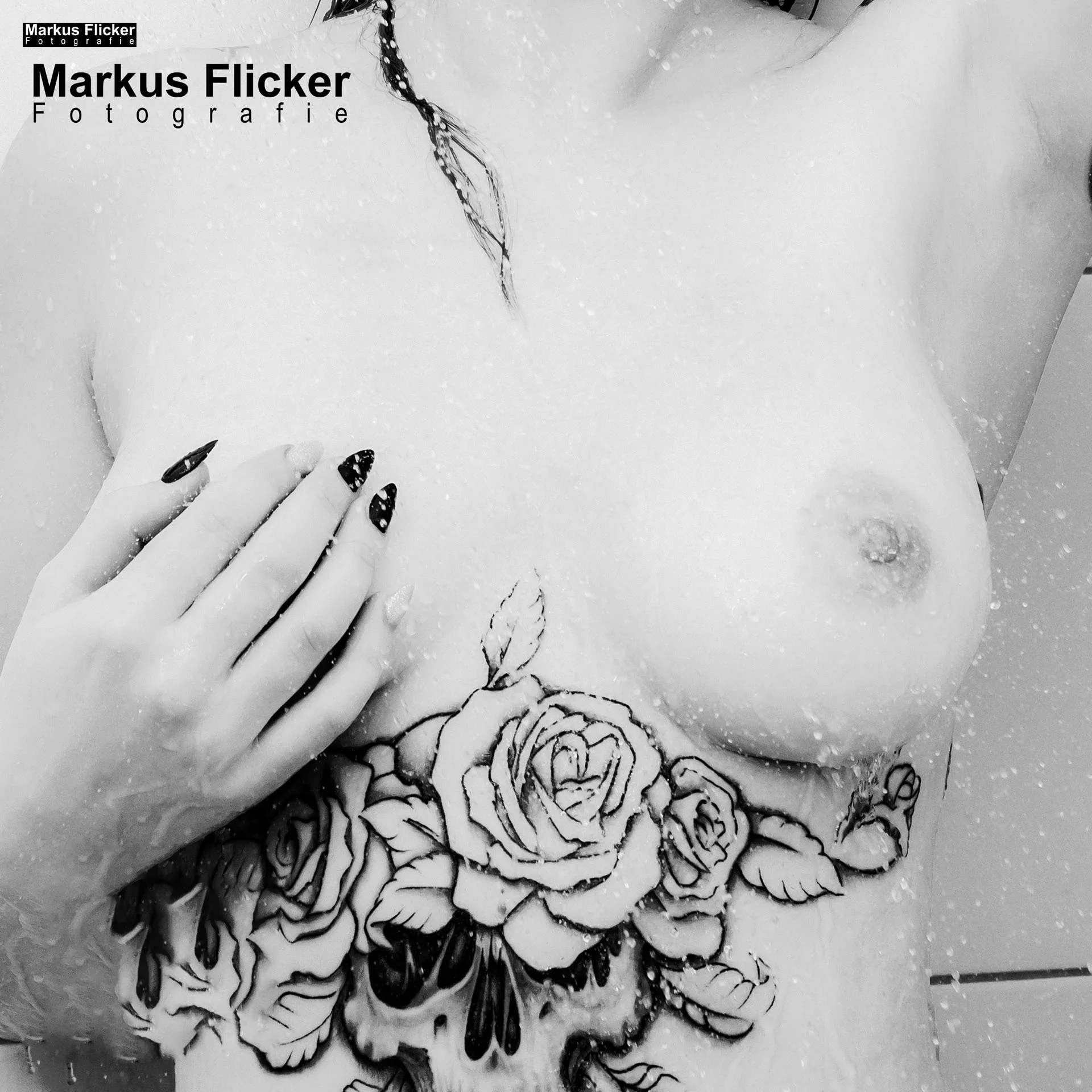 Erotic Art Female Model Portrait Elisa Shower Girl Underboob Tattoo Fotoshooting in der Dusche Erotic Art Female Model Portrait Elisa Shower Girl Underboob Tattoo Fotoshooting in der Dusche