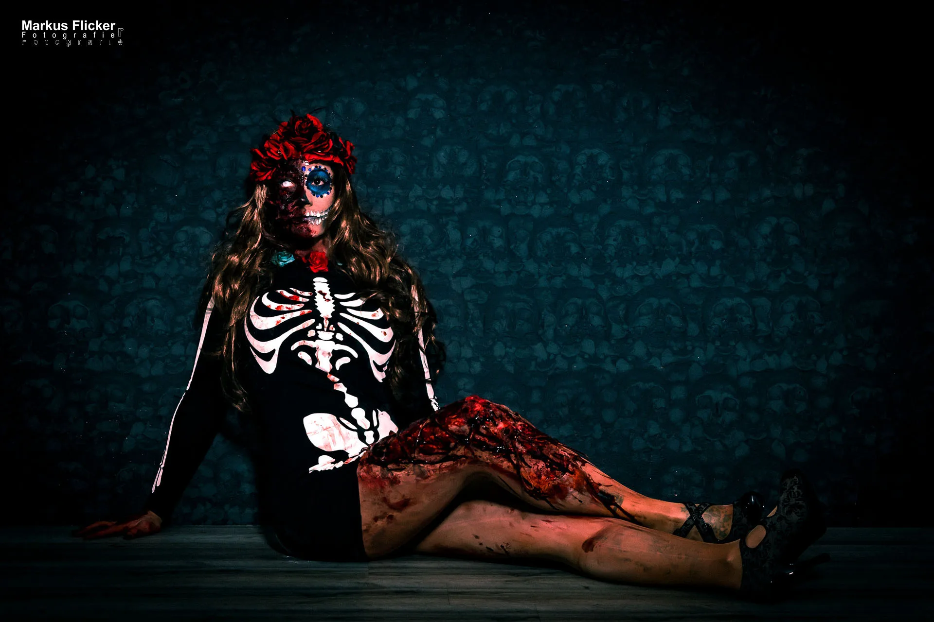 Sexy Crazy Halloween im Fotostudio mit viel Blut Fotoshooting Photoshoot Bildideen für Fotografen inkl. 20 Bildideen für Models und Fotografen zu Halloween im Oktober