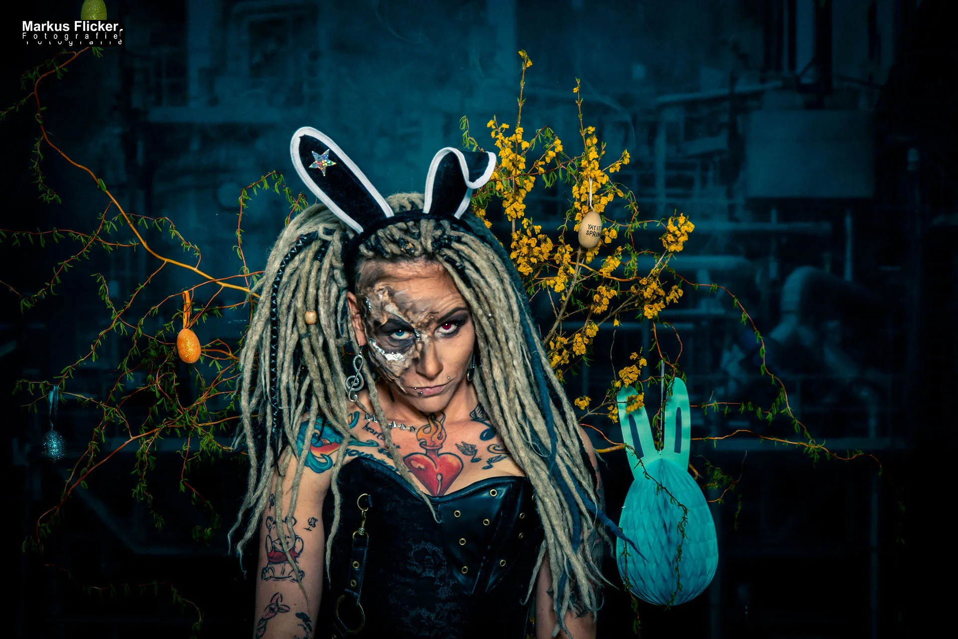 Sexy Provokant Ostern im Fotostudio Fotos Slideshow Portfolio Fotos GGM FFM mit verrückten Outfits