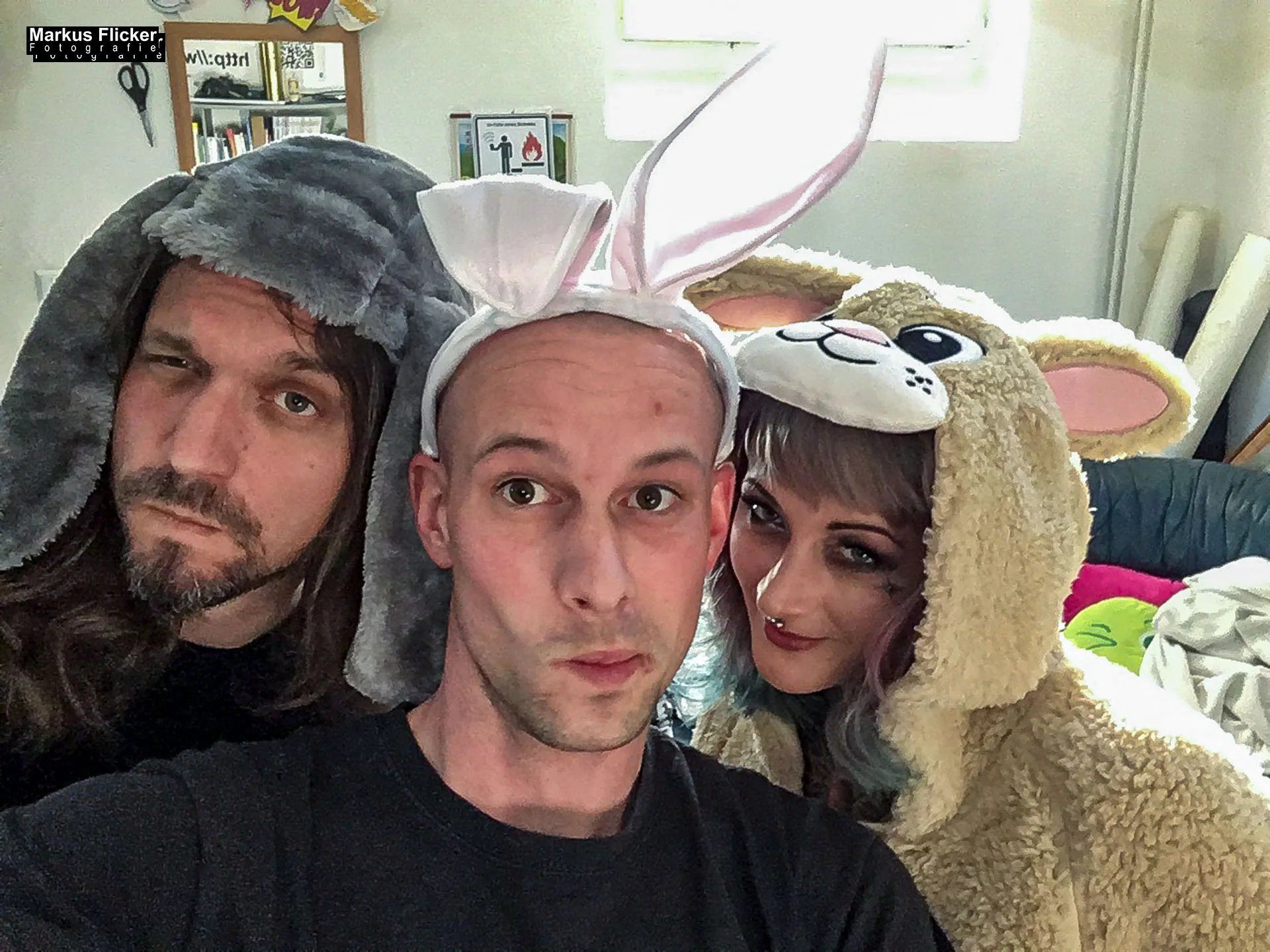 Behind the scenes Fotografie bei Fotoshootings BTS hinter den Kulissen und Einblick für deine Kunden mit Fotos und Videos deiner Tätigkeit Making Of Making Of sexy Ostershooting im Fotostudio mit Hasen im Studio zu Ostern