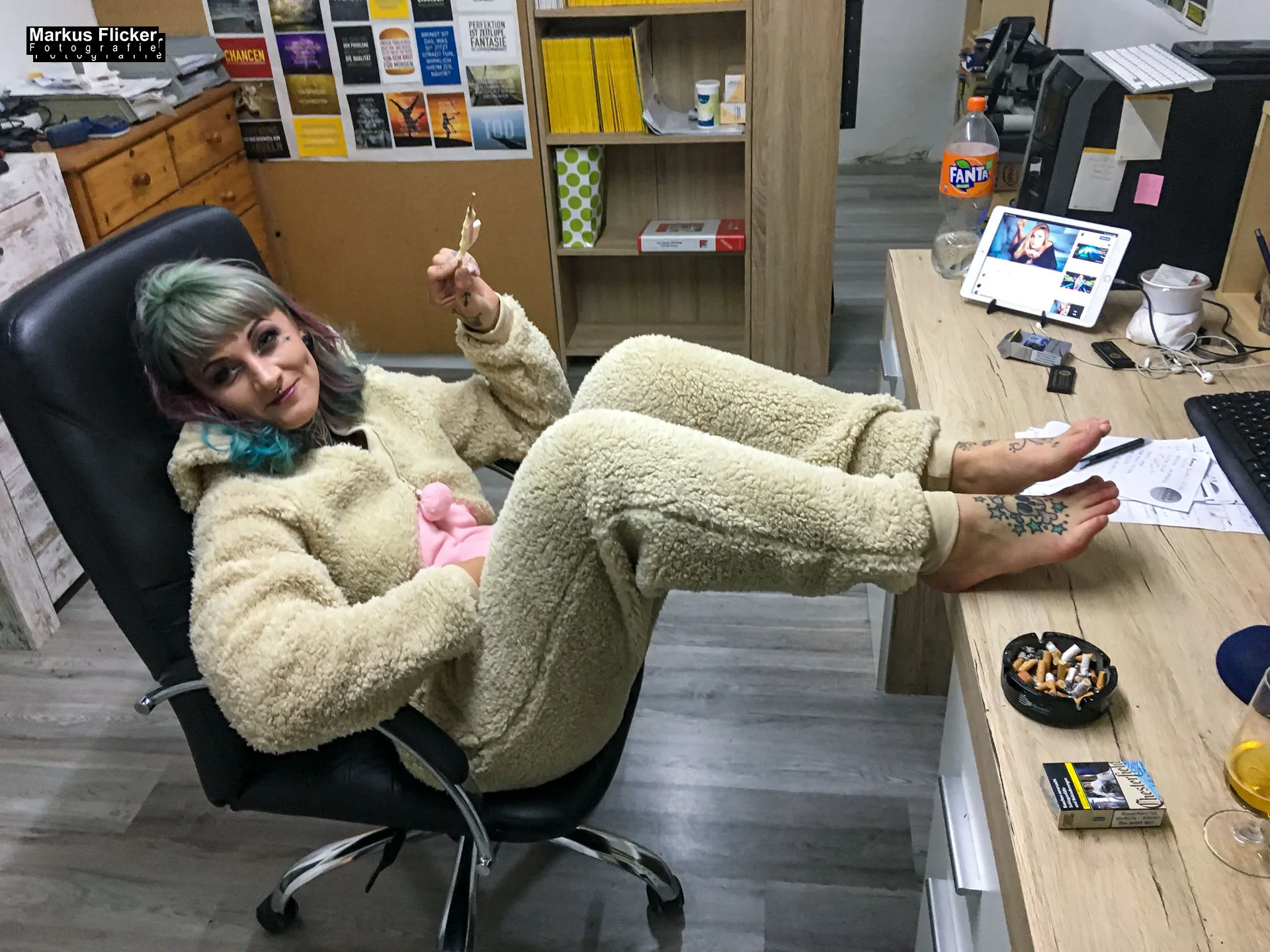 Behind the scenes Fotografie bei Fotoshootings BTS hinter den Kulissen und Einblick für deine Kunden mit Fotos und Videos deiner Tätigkeit Making Of Making Of sexy Ostershooting im Fotostudio mit Hasen im Studio zu Ostern
