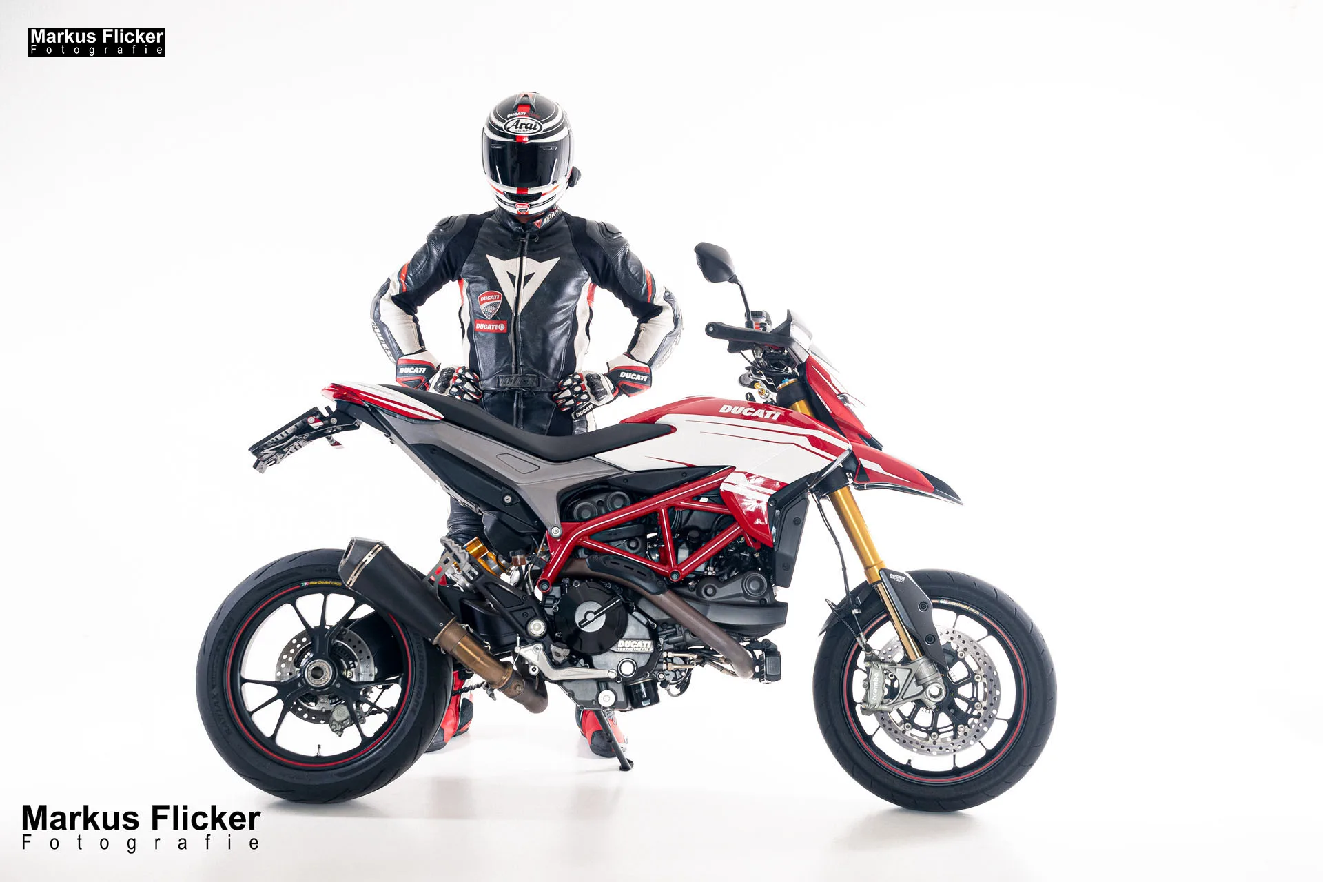 Portfolio Fotografie Videografie Fotograf Videograf Graz Steiermark Österreich Motorrad Ducati Hypermotard 939 SP Bike Fotoshooting im Fotostudio
