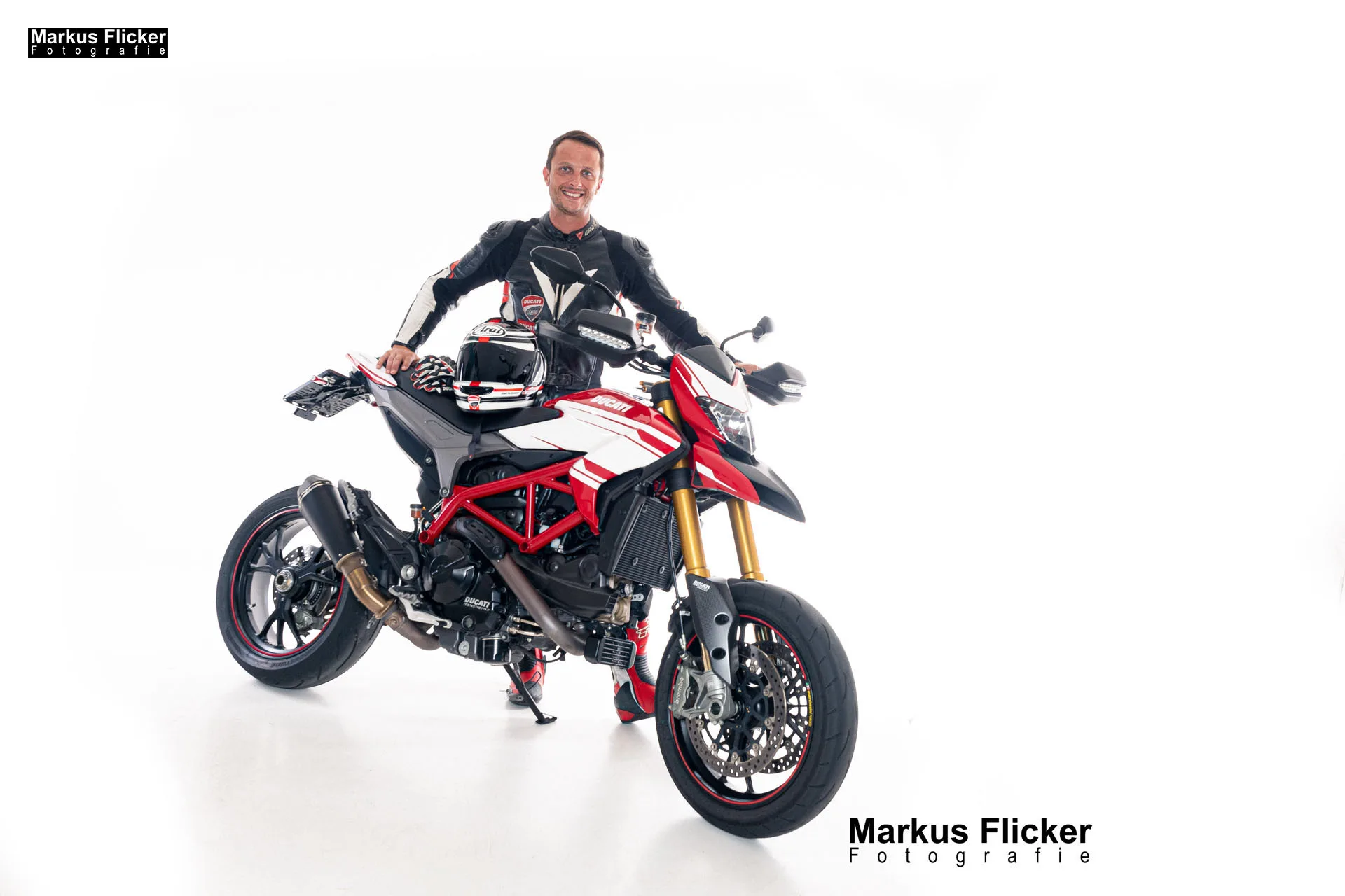 Portfolio Fotografie Videografie Fotograf Videograf Graz Steiermark Österreich Motorrad Ducati Hypermotard 939 SP Bike Fotoshooting im Fotostudio