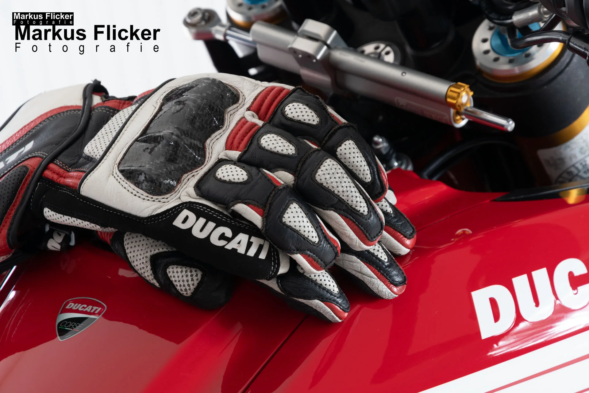 Portfolio Fotografie Videografie Fotograf Videograf Graz Steiermark Österreich Motorrad Ducati Hypermotard 939 SP Bike Fotoshooting im Fotostudio