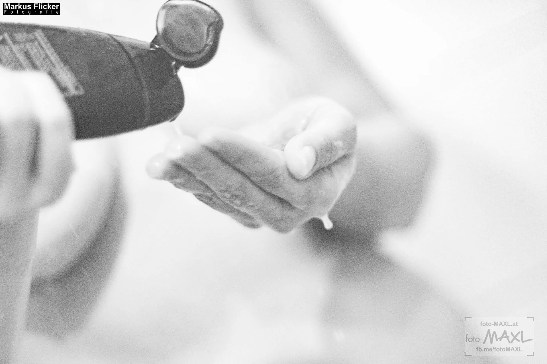 Erotic Art Shower Girl Aktfotografie in der Dusche im Fotostudio