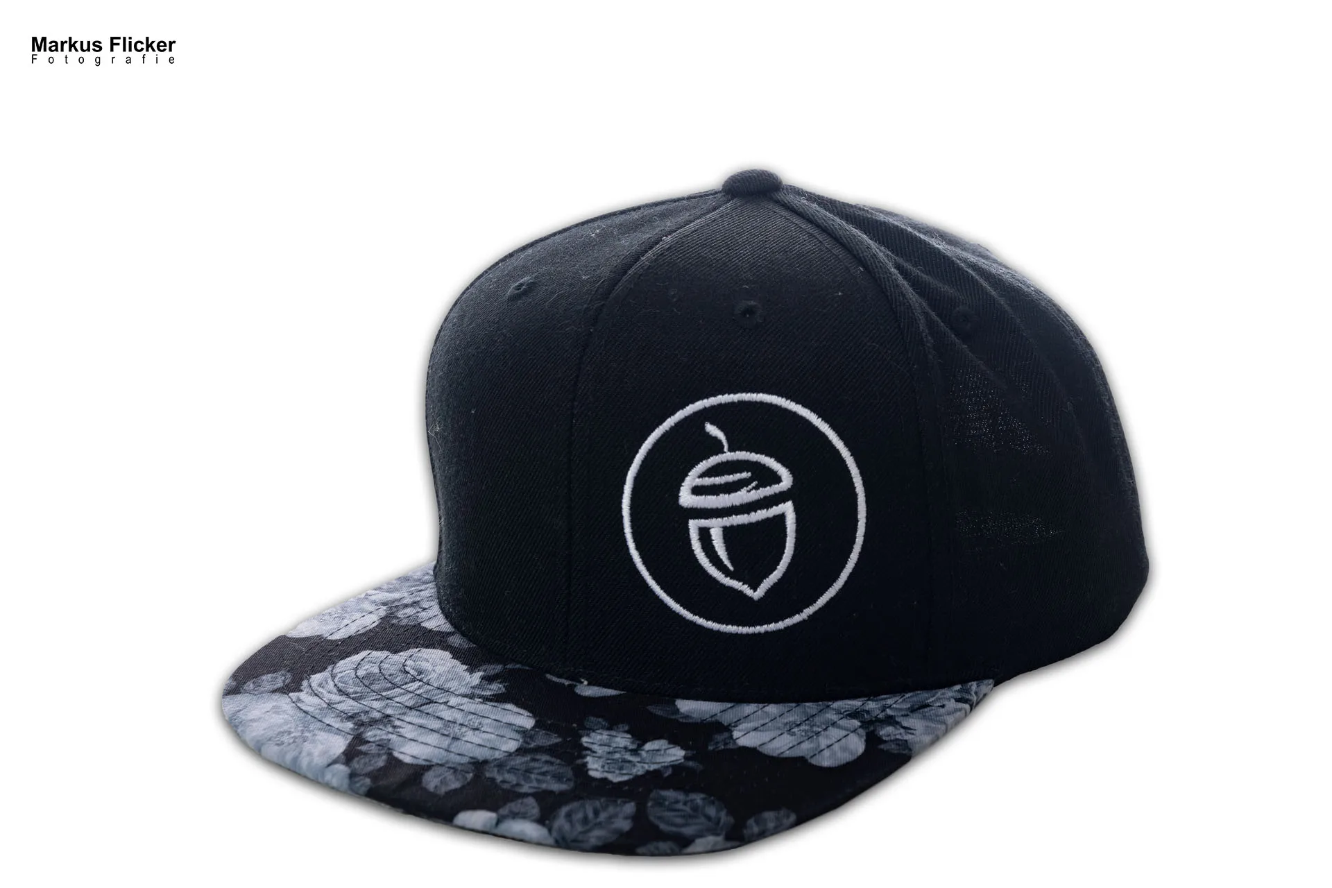 Oachkatzlschwoaf Streetwear Caps & Shirts Produktfotos im Studio inkl. 37 Fototipps für Streetwear Oachkatzlschwoaf Streetwear