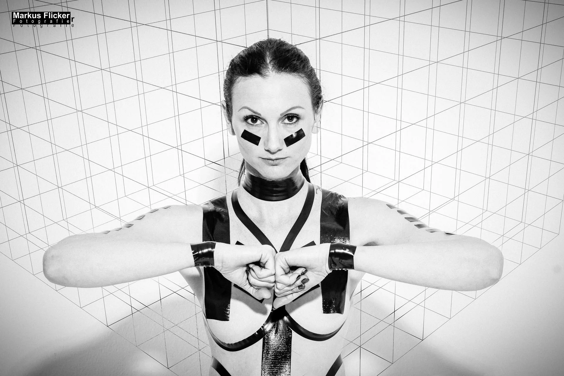 Klebeband auf Model Adobe Photoshop Bildbearbeitung #TapeTheModelPhotography YouTube Video inkl. 37 Tipps und Tricks Klebeband Fotoshooting im Fotostudio mit Female Model Viktoria Maxx #TapeTheModelPhotography