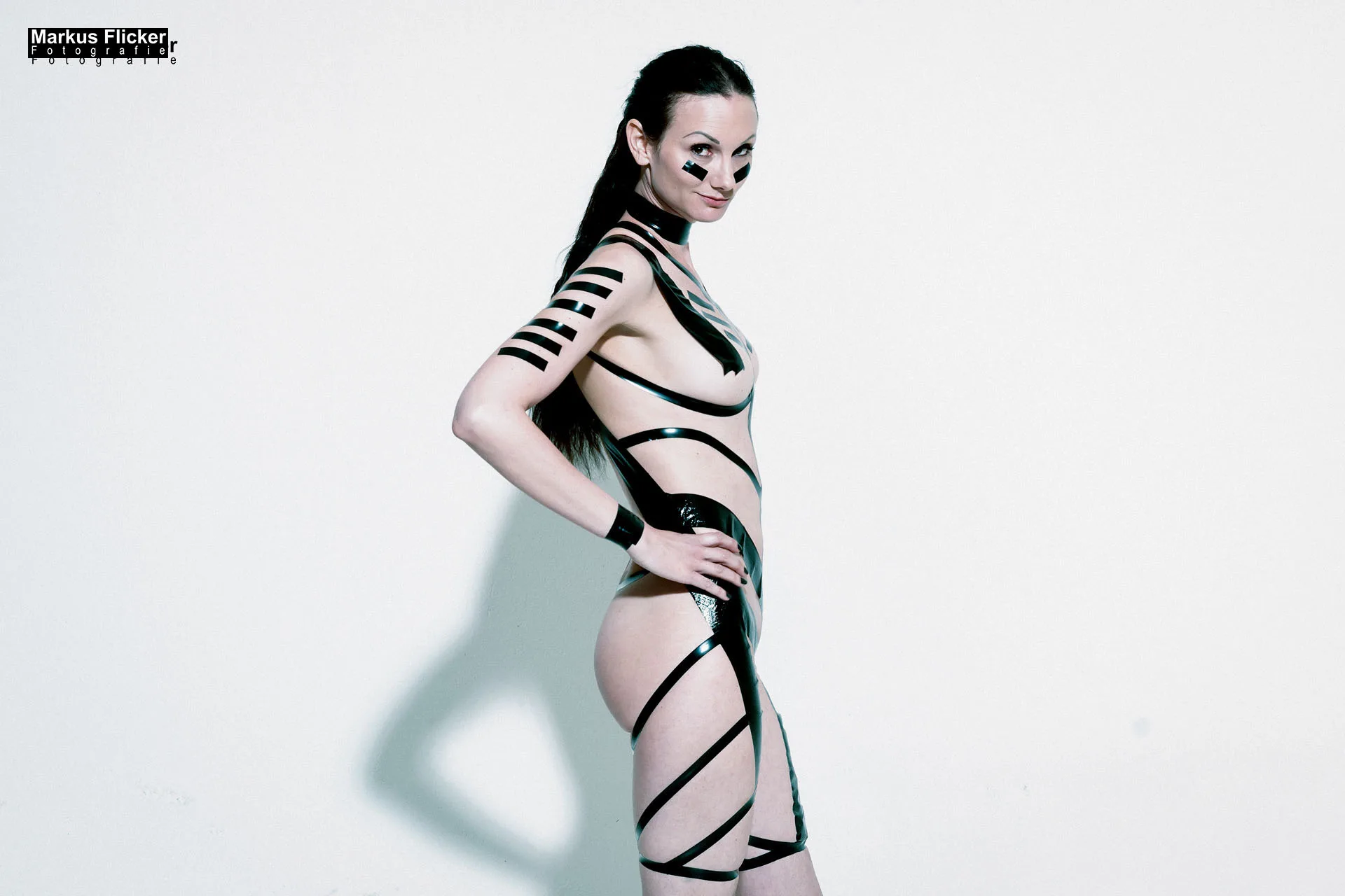 Klebeband auf Model Adobe Photoshop Bildbearbeitung #TapeTheModelPhotography YouTube Video inkl. 37 Tipps und Tricks Klebeband Fotoshooting im Fotostudio mit Female Model Viktoria Maxx #TapeTheModelPhotography