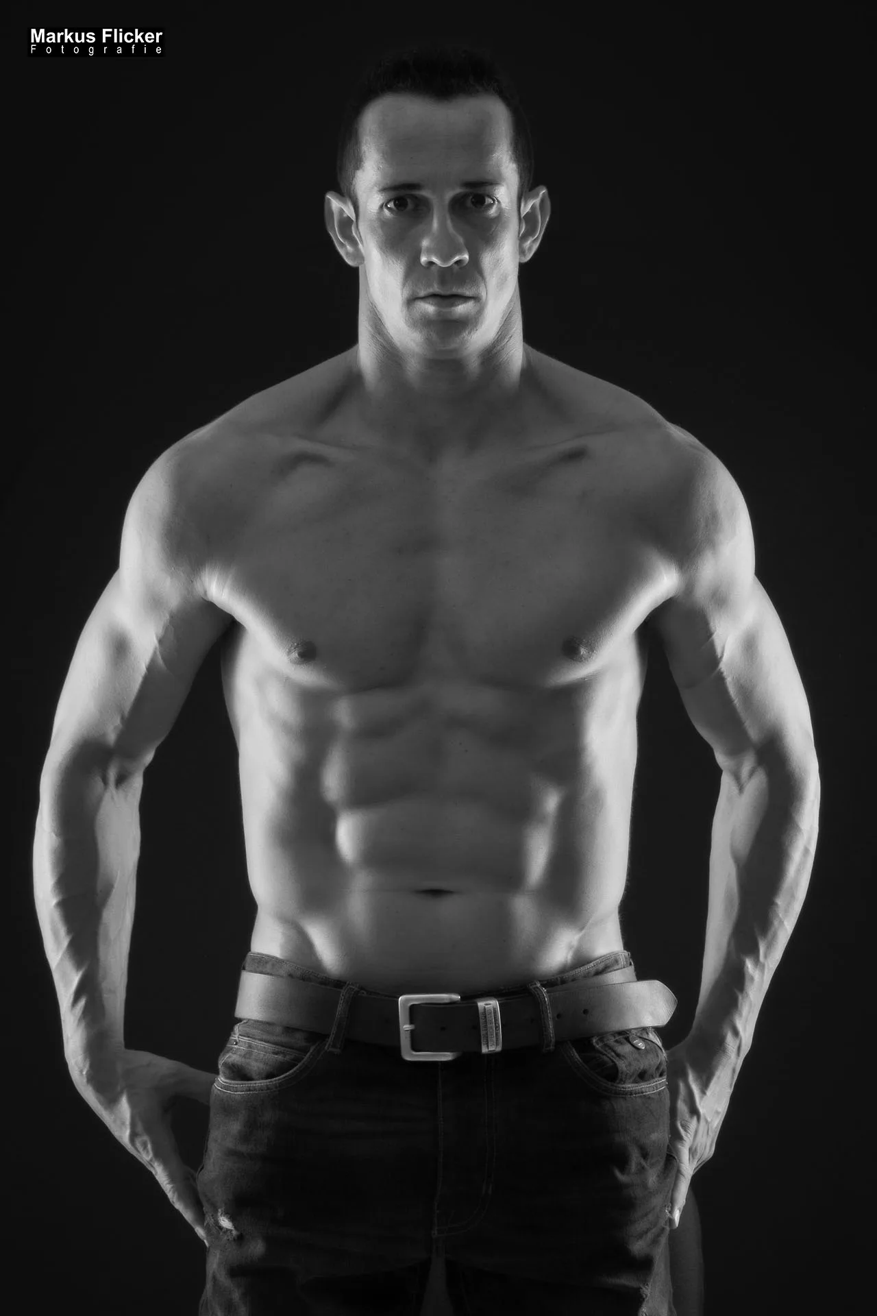 Fitness Male Model mit VW EOS und Sport Speedskates Sixpack Anzug inkl. 37 Fototipps und Bildideen MaleModel VW EOS Fitness Sport Speedskates Sixpack Anzug