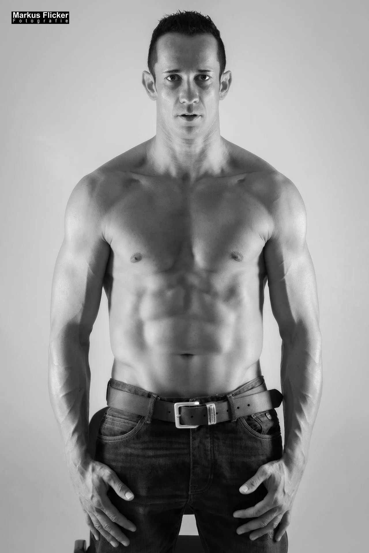 Fitness Male Model mit VW EOS und Sport Speedskates Sixpack Anzug inkl. 37 Fototipps und Bildideen MaleModel VW EOS Fitness Sport Speedskates Sixpack Anzug