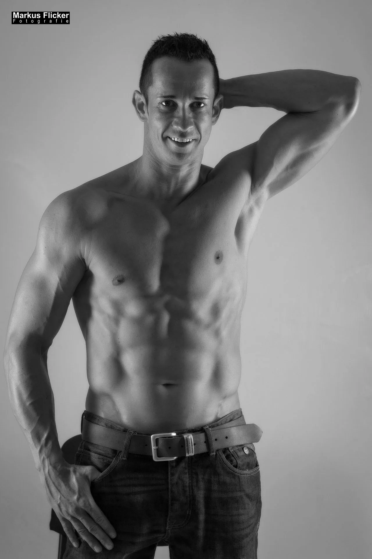 Fitness Male Model mit VW EOS und Sport Speedskates Sixpack Anzug inkl. 37 Fototipps und Bildideen MaleModel VW EOS Fitness Sport Speedskates Sixpack Anzug