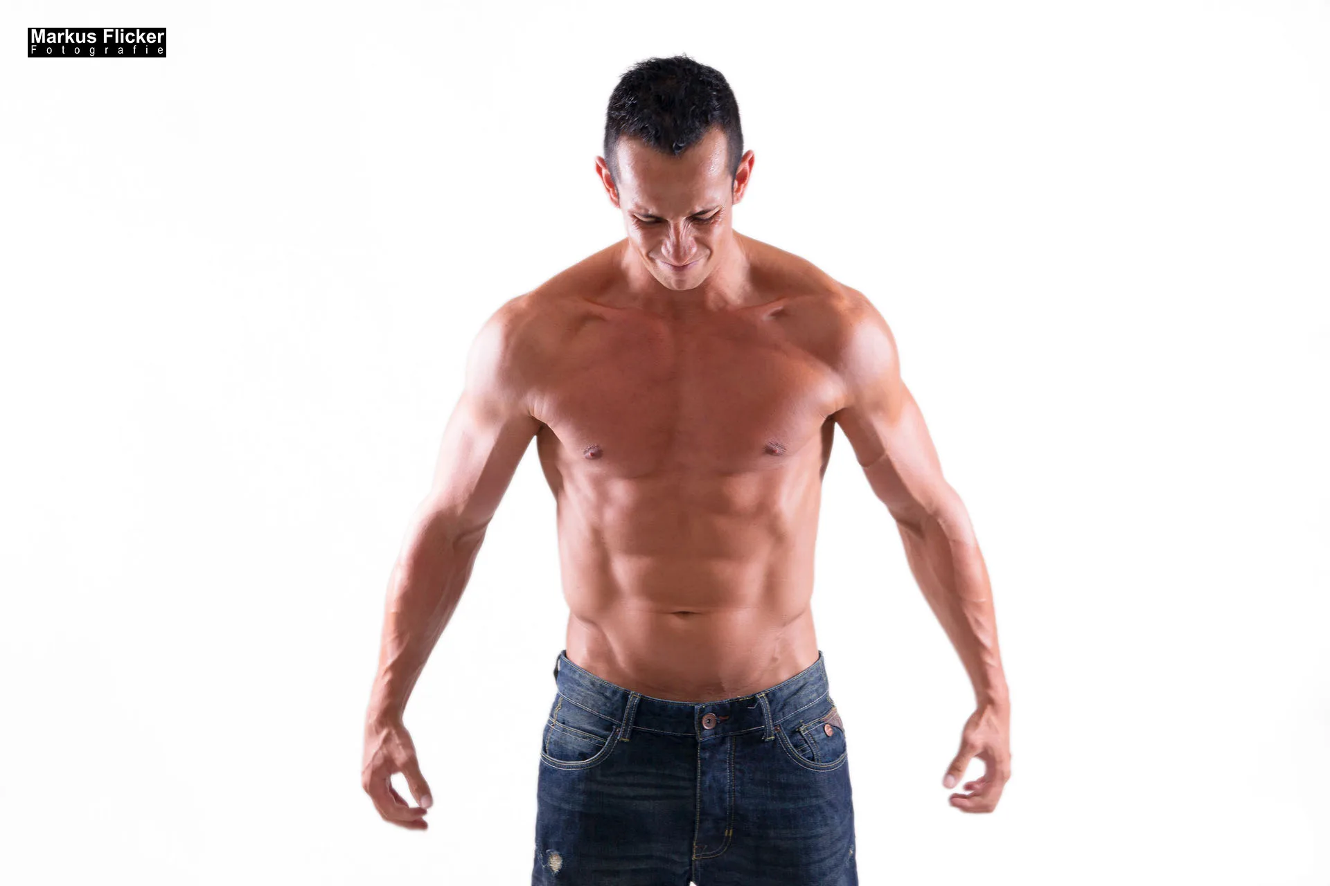 Fitness Male Model mit VW EOS und Sport Speedskates Sixpack Anzug inkl. 37 Fototipps und Bildideen MaleModel VW EOS Fitness Sport Speedskates Sixpack Anzug