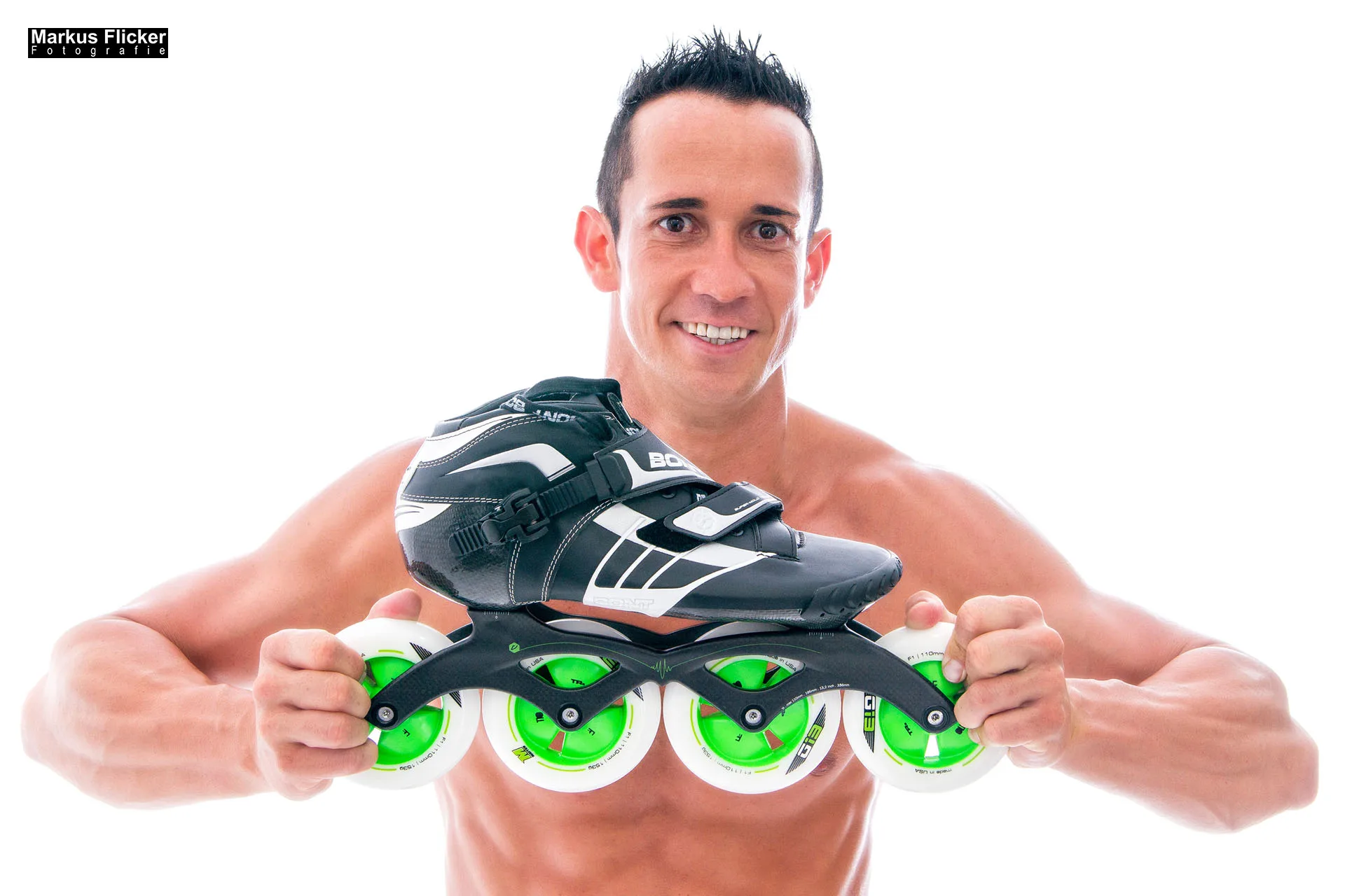 Fitness Male Model mit VW EOS und Sport Speedskates Sixpack Anzug inkl. 37 Fototipps und Bildideen MaleModel VW EOS Fitness Sport Speedskates Sixpack Anzug