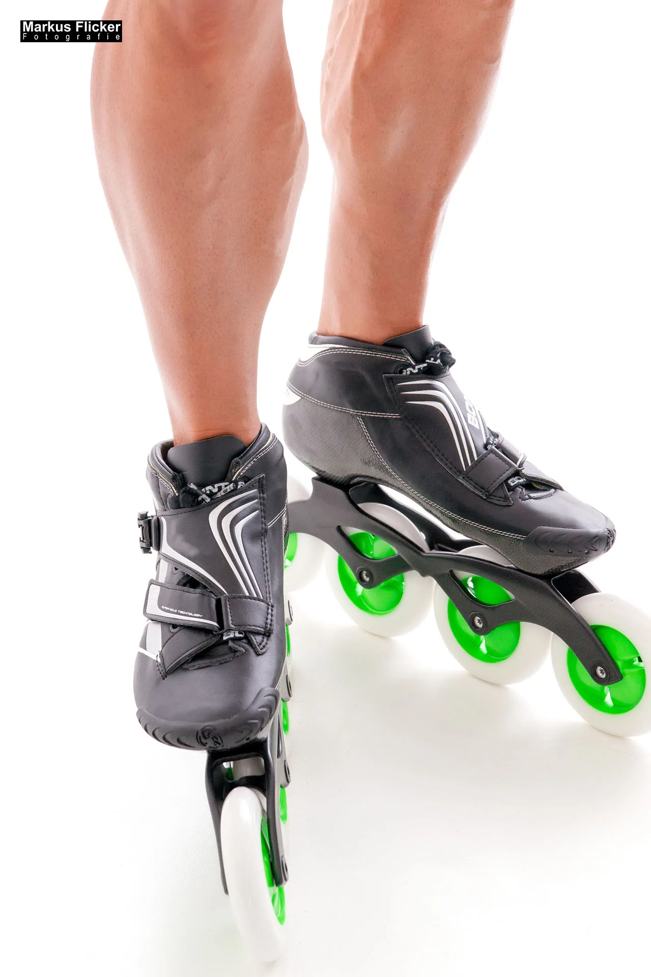 Fitness Male Model mit VW EOS und Sport Speedskates Sixpack Anzug inkl. 37 Fototipps und Bildideen MaleModel VW EOS Fitness Sport Speedskates Sixpack Anzug