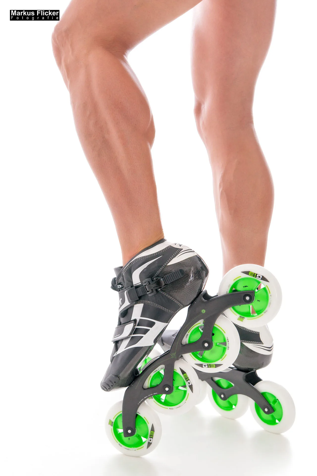 Fitness Male Model mit VW EOS und Sport Speedskates Sixpack Anzug inkl. 37 Fototipps und Bildideen MaleModel VW EOS Fitness Sport Speedskates Sixpack Anzug