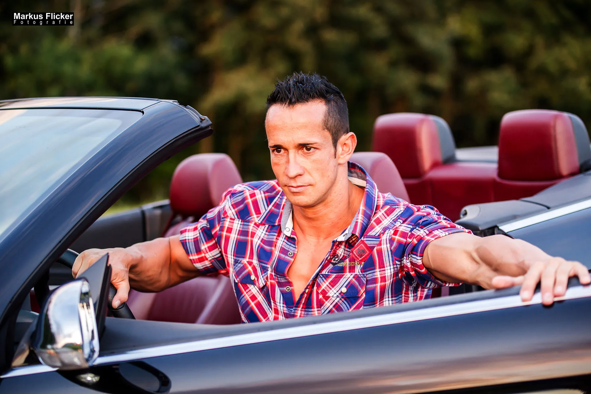 Fitness Male Model mit VW EOS und Sport Speedskates Sixpack Anzug inkl. 37 Fototipps und Bildideen MaleModel VW EOS Fitness Sport Speedskates Sixpack Anzug