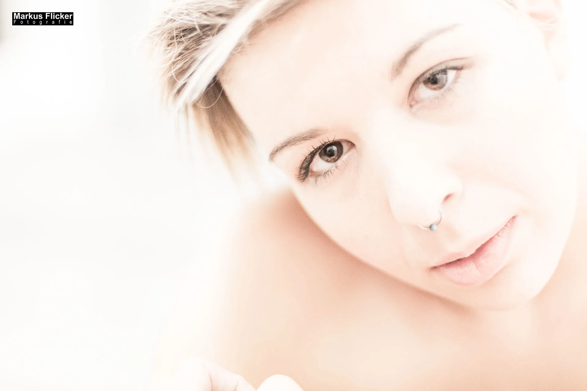 Dessous-, Akt- und Portrait-Fotoshooting im Studio mit Female Model Lisa im Fotostudio inkl. 37 Fototipps und Bildideen Dessous-, Akt- und Portrait-Fotoshooting im Studio mit Female Model Lisa im Fotostudio