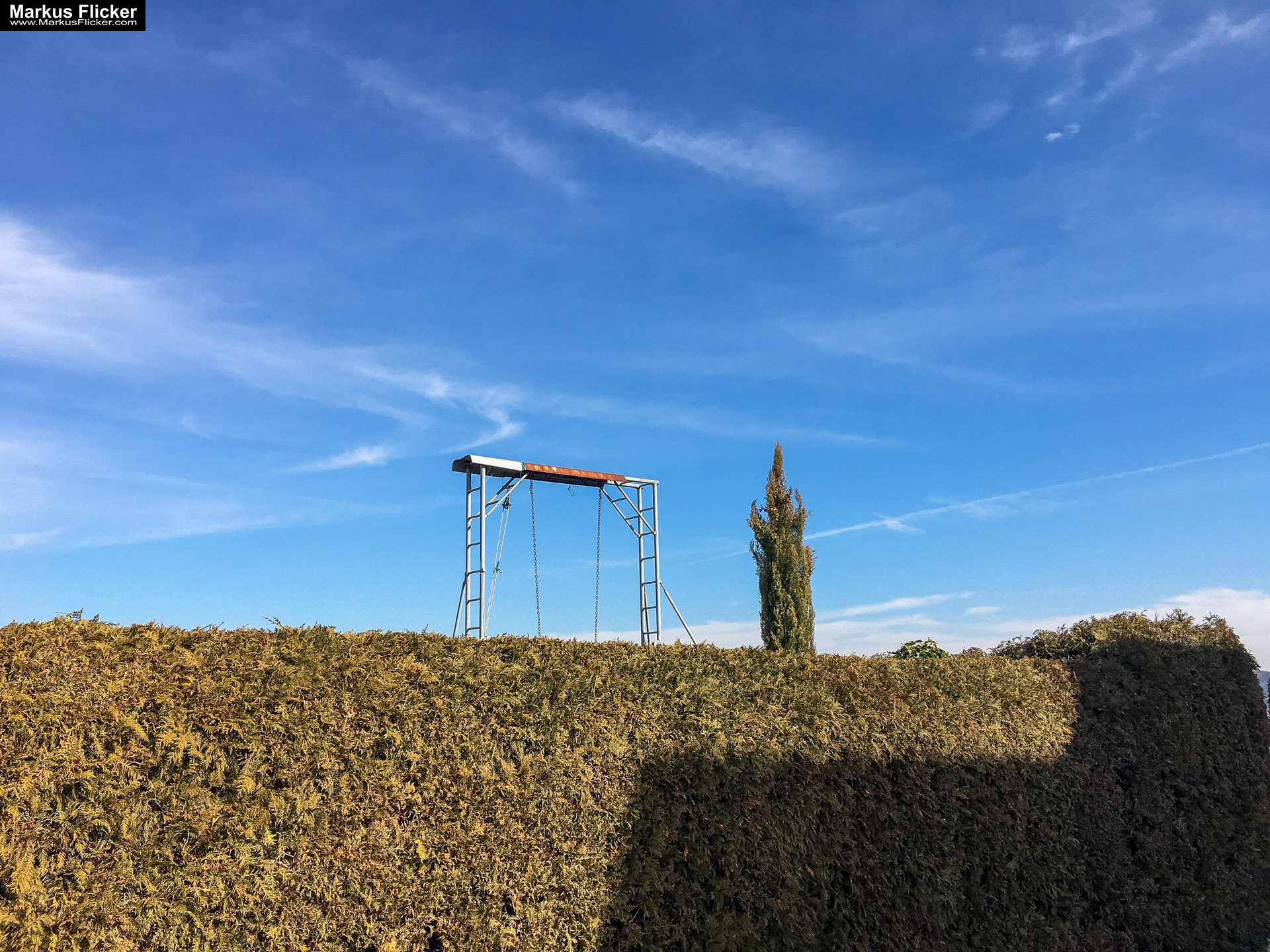 Eine kleine Reise in den eigenen 4 Wänden. Gedankenreise in gewohntem Umfeld. Komfortzone verlassen #GedankenZumLeben Eine kleine Reise in den eigenen 4 Wänden. Ein Spaziergang in meiner direkten Umgebung. Weiz. Steiermark. Reiseblog. Sucher suchen // Finder finden.