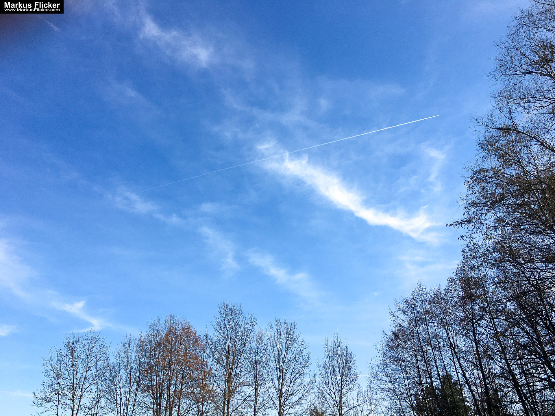 Eine kleine Reise in den eigenen 4 Wänden. Gedankenreise in gewohntem Umfeld. Komfortzone verlassen #GedankenZumLeben Eine kleine Reise in den eigenen 4 Wänden. Ein Spaziergang in meiner direkten Umgebung. Weiz. Steiermark. Reiseblog. Sucher suchen // Finder finden.