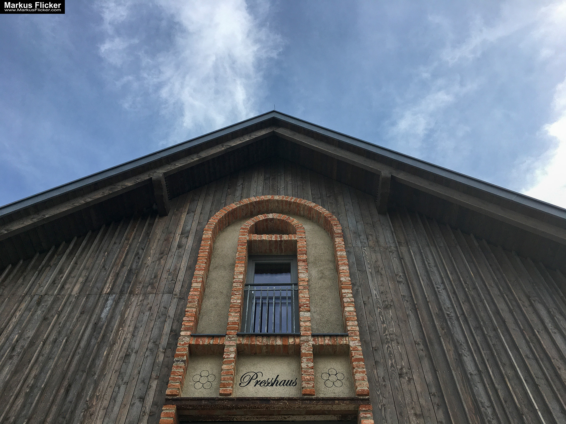 Eine kleine Reise in den eigenen 4 Wänden. Gedankenreise in gewohntem Umfeld. Komfortzone verlassen #GedankenZumLeben Eine kleine Reise in den eigenen 4 Wänden. Ein Spaziergang in meiner direkten Umgebung. Weiz. Steiermark. Reiseblog. Sucher suchen // Finder finden.