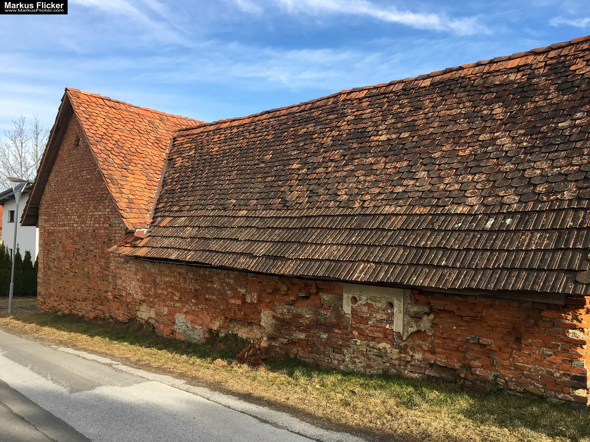 Eine kleine Reise in den eigenen 4 Wänden. Gedankenreise in gewohntem Umfeld. Komfortzone verlassen #GedankenZumLeben Eine kleine Reise in den eigenen 4 Wänden. Ein Spaziergang in meiner direkten Umgebung. Weiz. Steiermark. Reiseblog. Sucher suchen // Finder finden.