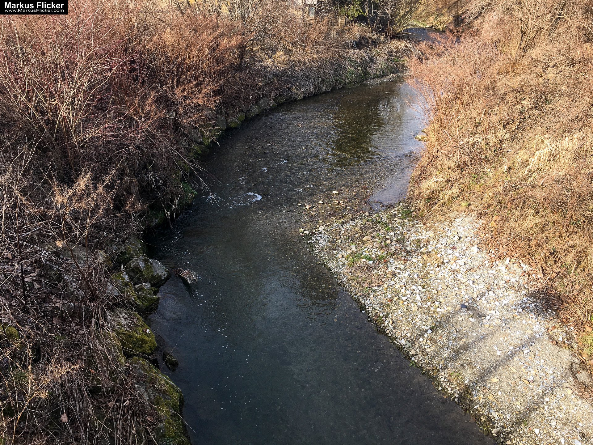 Eine kleine Reise in den eigenen 4 Wänden. Gedankenreise in gewohntem Umfeld. Komfortzone verlassen #GedankenZumLeben Eine kleine Reise in den eigenen 4 Wänden. Ein Spaziergang in meiner direkten Umgebung. Weiz. Steiermark. Reiseblog. Sucher suchen // Finder finden.