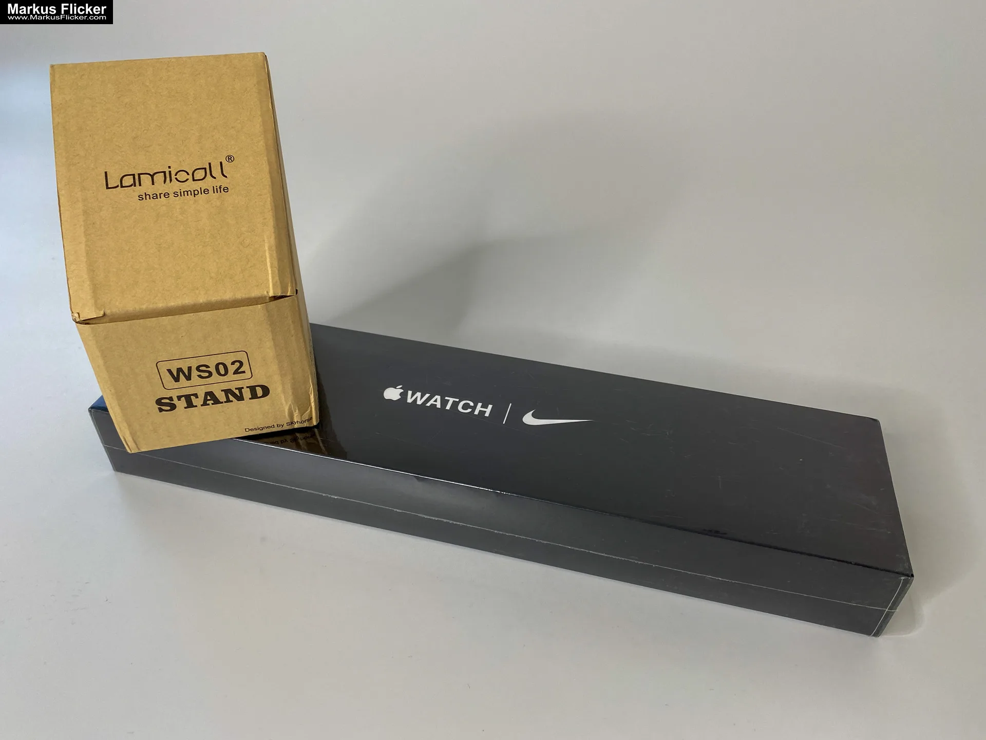 Unboxing & Konfiguration Video Apple Watch SE Nike Aluminium 44mm Silber MYYH2FD/A inkl. Ladestation Charging Dock Station Smartwatch Unboxing & Konfiguration Video Apple Watch SE Nike Aluminium 44mm Silber MYYH2FD/A inkl. Ladestation Charging Dock Station