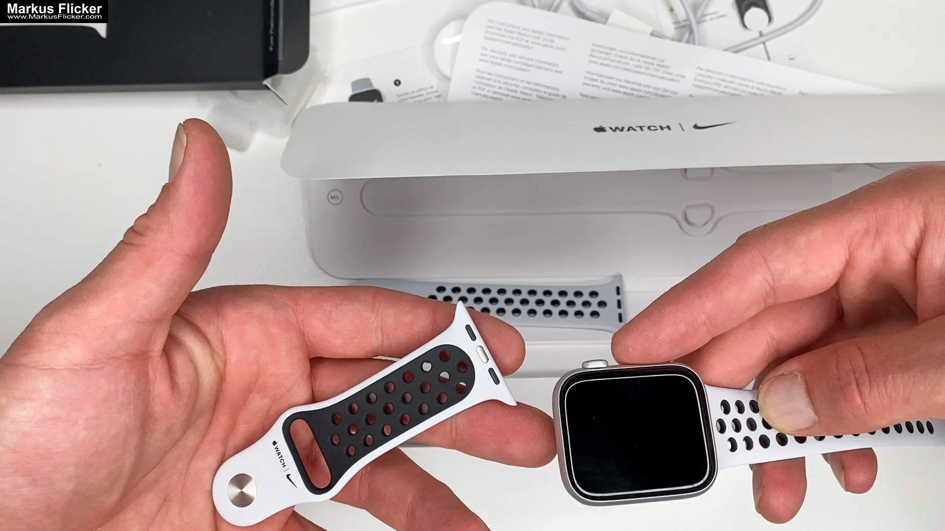 Unboxing & Konfiguration Video Apple Watch SE Nike Aluminium 44mm Silber MYYH2FD/A inkl. Ladestation Charging Dock Station Smartwatch Unboxing & Konfiguration Video Apple Watch SE Nike Aluminium 44mm Silber MYYH2FD/A inkl. Ladestation Charging Dock Station