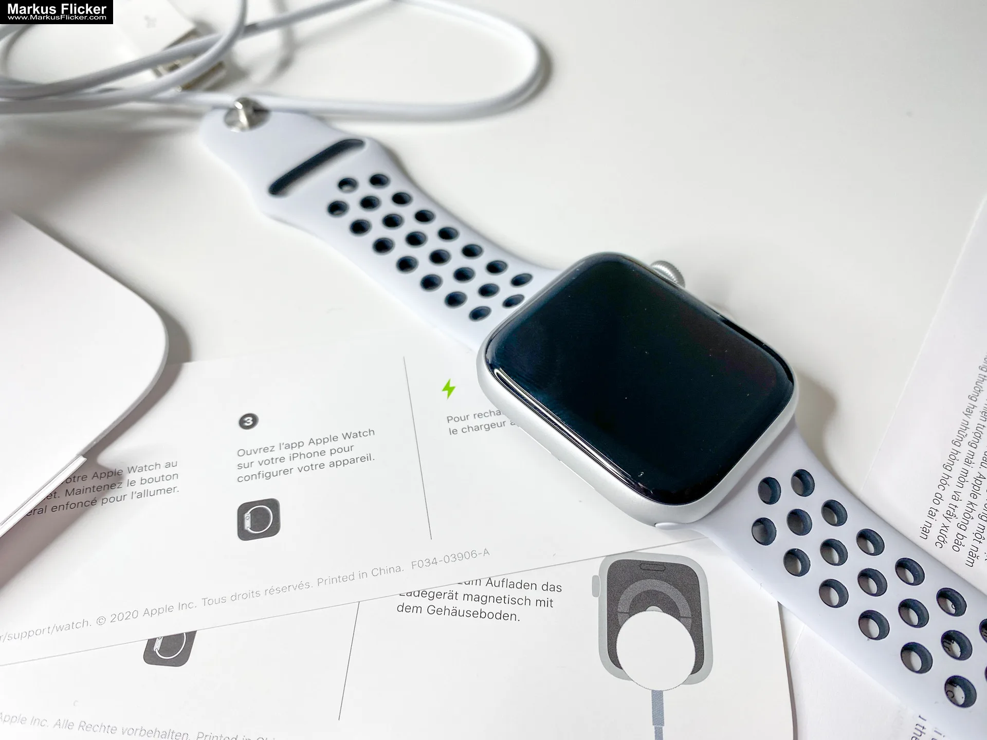 Unboxing & Konfiguration Video Apple Watch SE Nike Aluminium 44mm Silber MYYH2FD/A inkl. Ladestation Charging Dock Station Smartwatch Unboxing & Konfiguration Video Apple Watch SE Nike Aluminium 44mm Silber MYYH2FD/A inkl. Ladestation Charging Dock Station