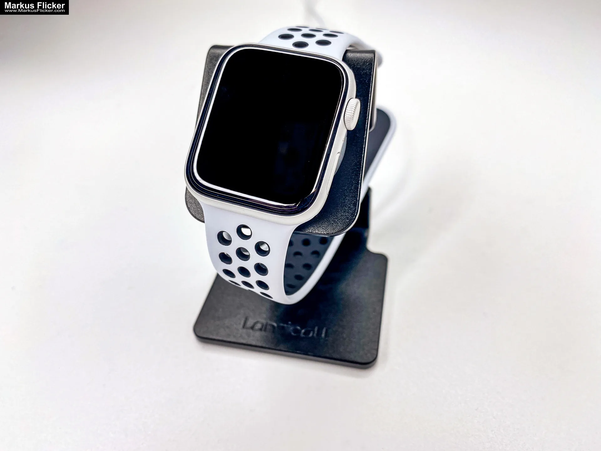Unboxing & Konfiguration Video Apple Watch SE Nike Aluminium 44mm Silber MYYH2FD/A inkl. Ladestation Charging Dock Station Smartwatch Unboxing & Konfiguration Video Apple Watch SE Nike Aluminium 44mm Silber MYYH2FD/A inkl. Ladestation Charging Dock Station