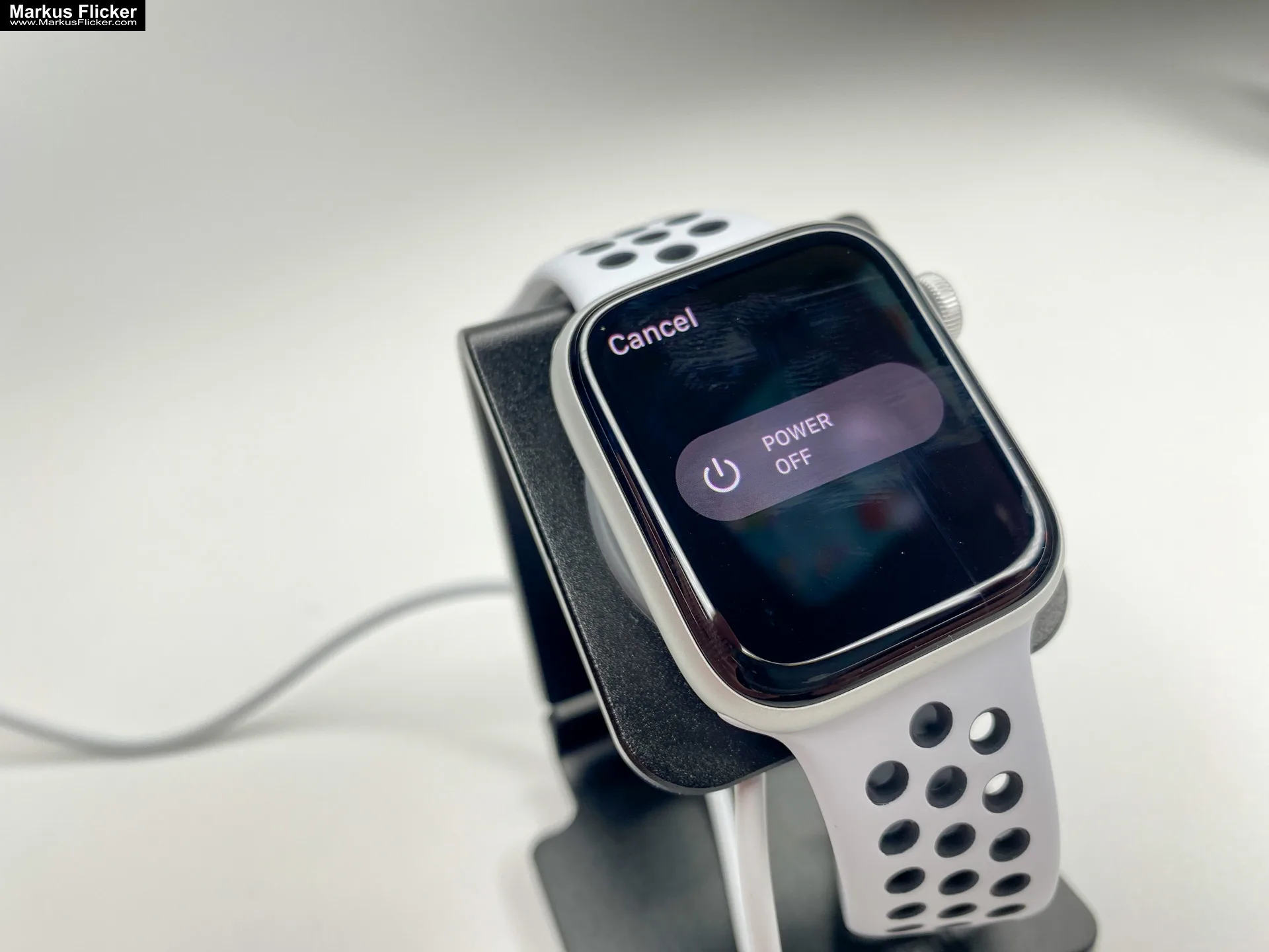 Unboxing & Konfiguration Video Apple Watch SE Nike Aluminium 44mm Silber MYYH2FD/A inkl. Ladestation Charging Dock Station Smartwatch Unboxing & Konfiguration Video Apple Watch SE Nike Aluminium 44mm Silber MYYH2FD/A inkl. Ladestation Charging Dock Station