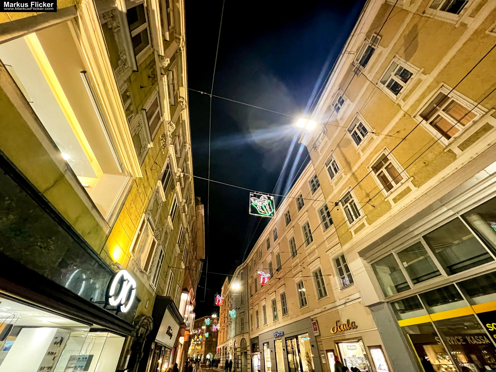 Advent Weihnachtsmarkt in Graz Christkindlmarkt im Winter #visitstyria #visitgraz #grazgram #visitaustria GRAZ HAUPTSTADT DES SÜDÖSTERREICHISCHEN BUNDESLANDES STEIERMARK Weihnachten Steirer Advent Weihnachtsbeleuchtung Graz Schlossberg