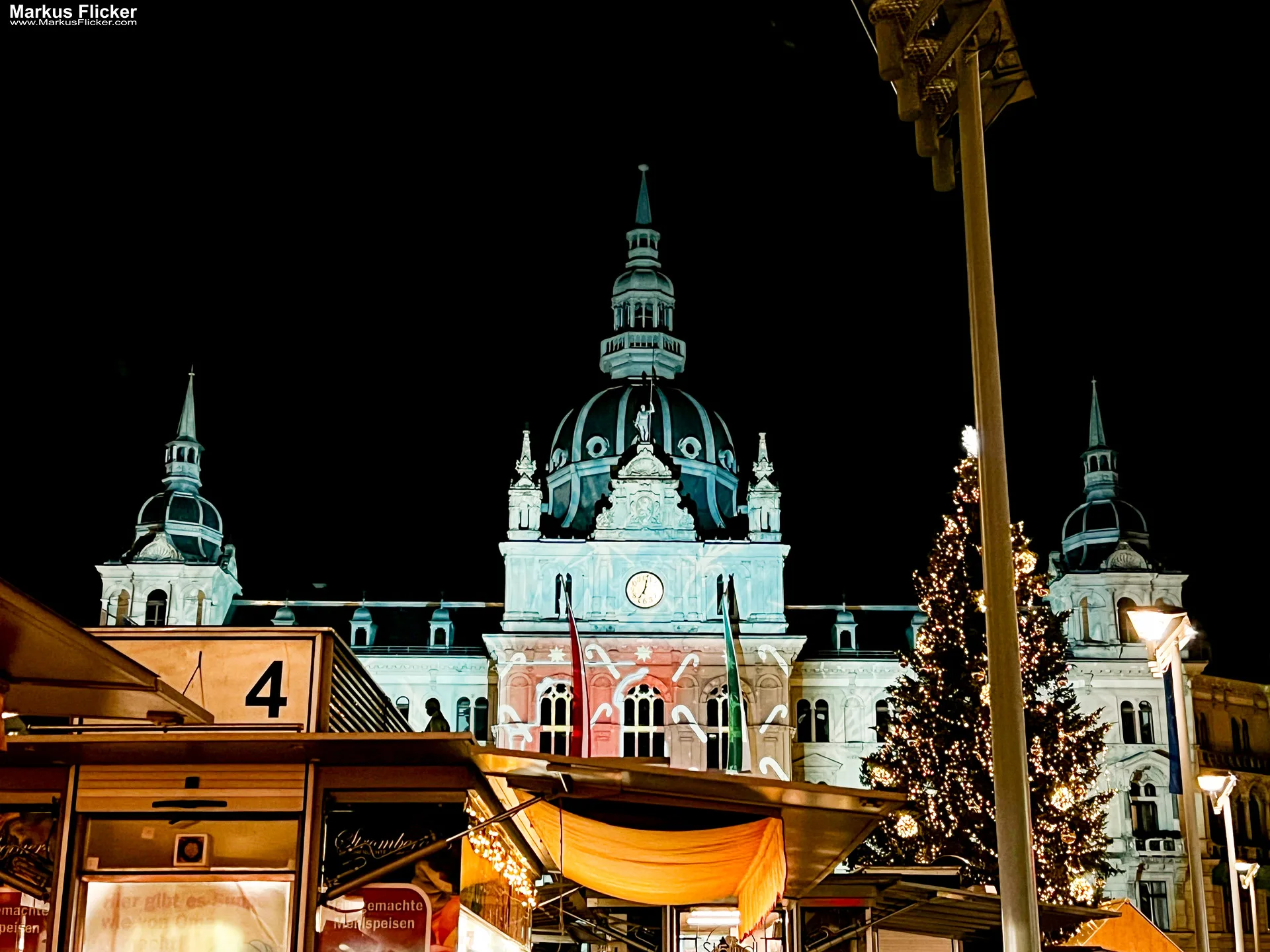 Advent Weihnachtsmarkt in Graz Christkindlmarkt im Winter #visitstyria #visitgraz #grazgram #visitaustria GRAZ HAUPTSTADT DES SÜDÖSTERREICHISCHEN BUNDESLANDES STEIERMARK Weihnachten Steirer Advent Weihnachtsbeleuchtung Graz Schlossberg