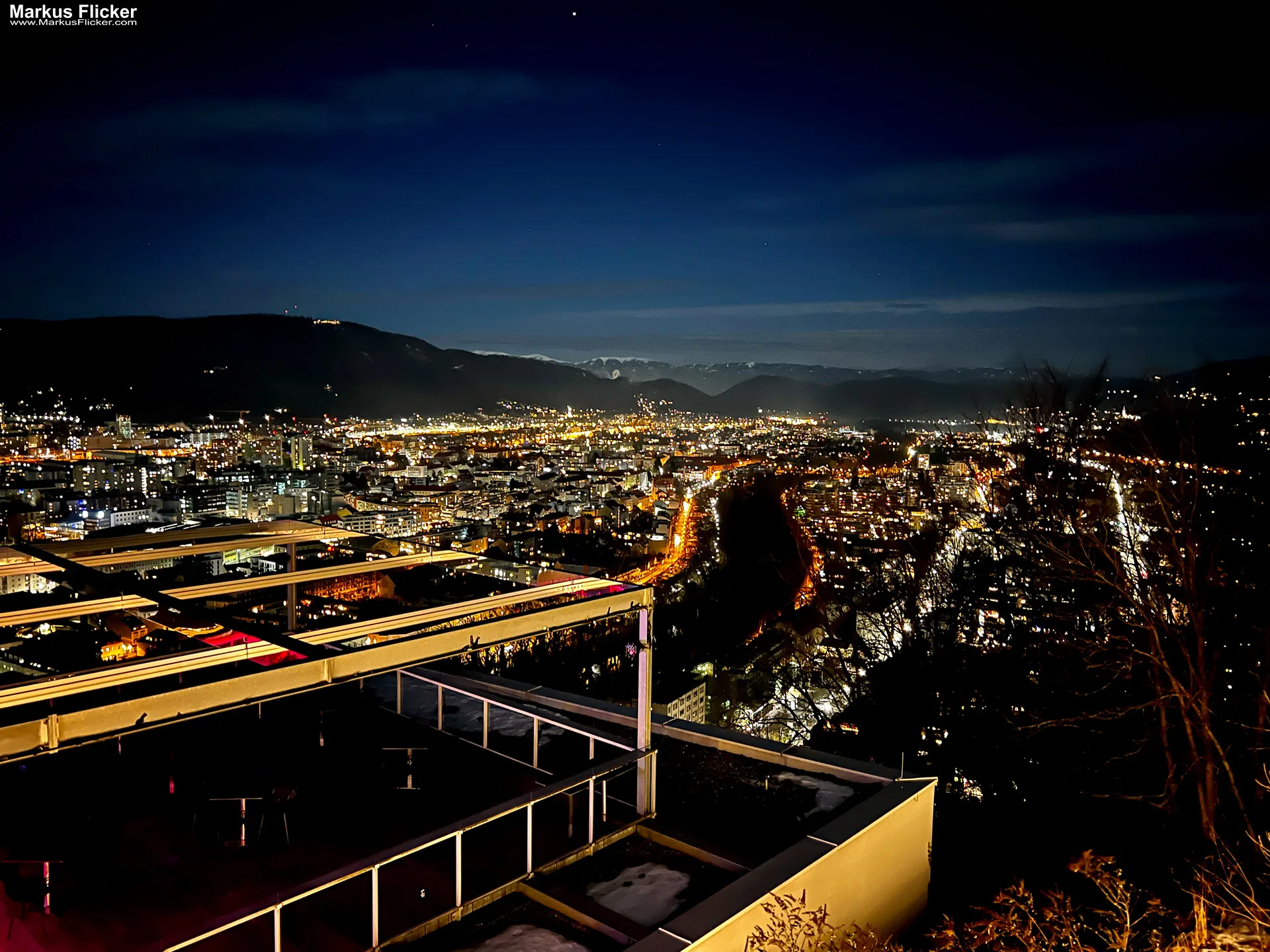 Advent Weihnachtsmarkt in Graz Christkindlmarkt im Winter #visitstyria #visitgraz #grazgram #visitaustria GRAZ HAUPTSTADT DES SÜDÖSTERREICHISCHEN BUNDESLANDES STEIERMARK Weihnachten Steirer Advent Weihnachtsbeleuchtung Graz Schlossberg
