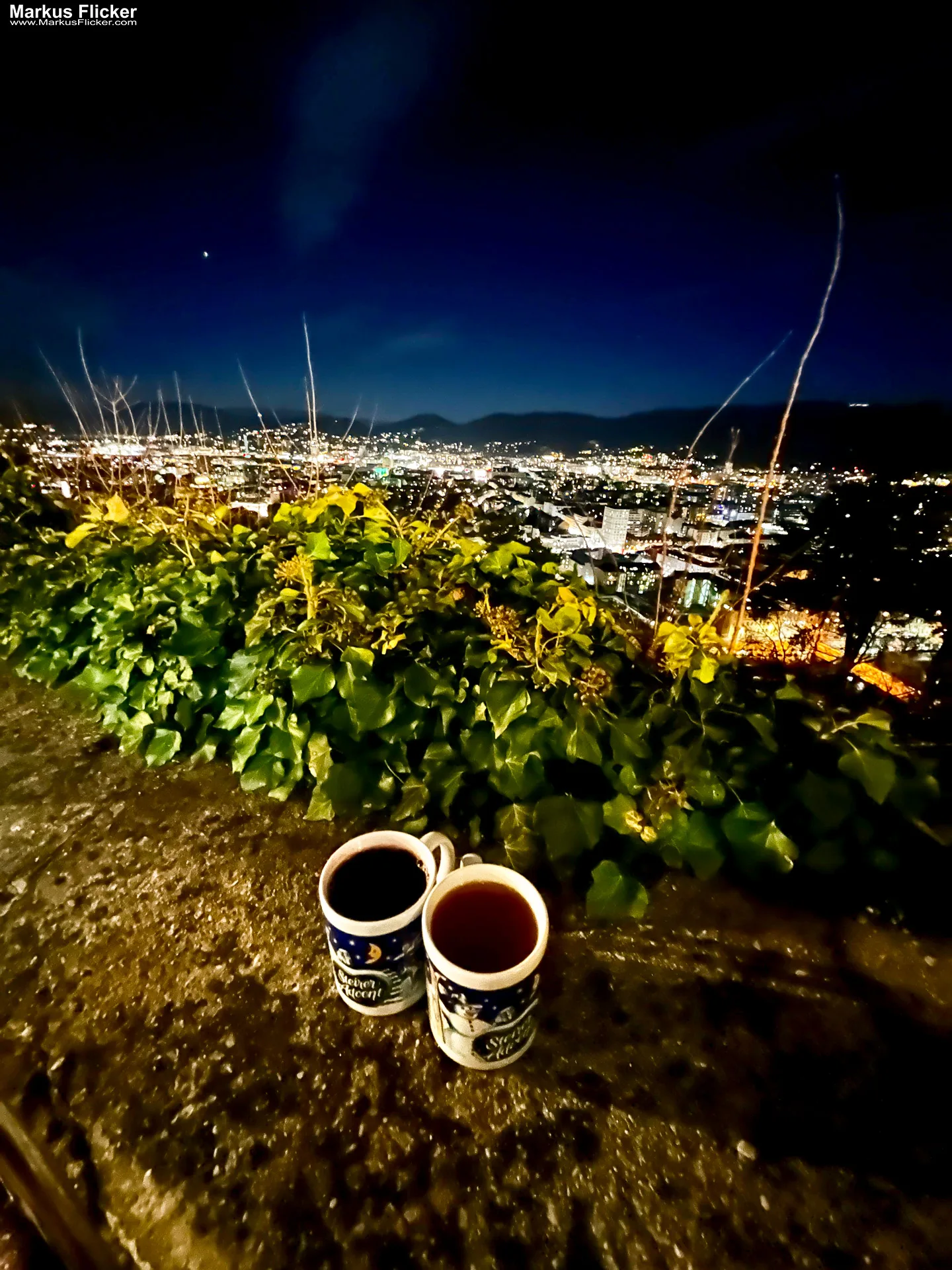 Advent Weihnachtsmarkt in Graz Christkindlmarkt im Winter #visitstyria #visitgraz #grazgram #visitaustria GRAZ HAUPTSTADT DES SÜDÖSTERREICHISCHEN BUNDESLANDES STEIERMARK Weihnachten Steirer Advent Weihnachtsbeleuchtung Graz Schlossberg
