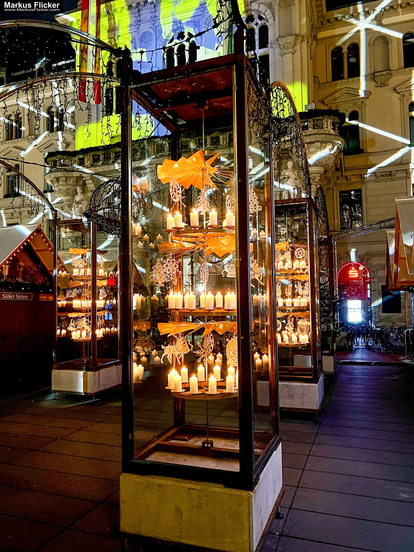 Advent Weihnachtsmarkt in Graz Christkindlmarkt im Winter #visitstyria #visitgraz #grazgram #visitaustria GRAZ HAUPTSTADT DES SÜDÖSTERREICHISCHEN BUNDESLANDES STEIERMARK Weihnachten Steirer Advent Weihnachtsbeleuchtung Graz Schlossberg