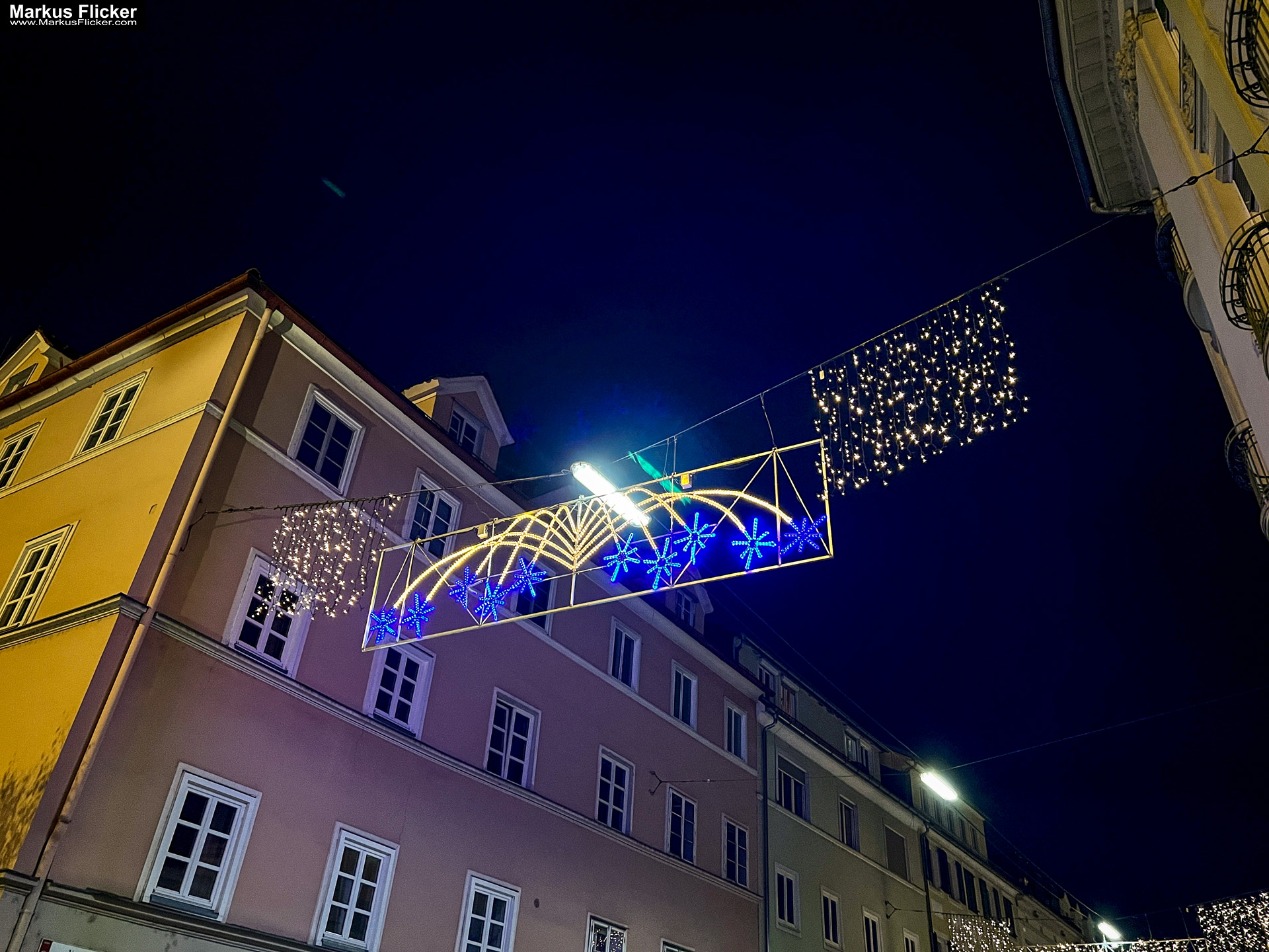 Advent Weihnachtsmarkt in Graz Christkindlmarkt im Winter #visitstyria #visitgraz #grazgram #visitaustria GRAZ HAUPTSTADT DES SÜDÖSTERREICHISCHEN BUNDESLANDES STEIERMARK Weihnachten Steirer Advent Weihnachtsbeleuchtung Graz Schlossberg