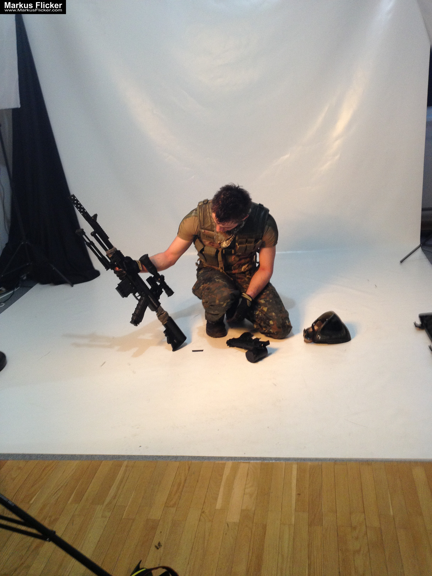 Behind the scenes Fotografie bei Fotoshootings BTS hinter den Kulissen und Einblick für deine Kunden mit Fotos und Videos deiner Tätigkeit Making Of Paintball Spieler Compositing und Fotoshooting mit Adobe Photoshop inkl. Making Of YouTube Video und Fotos