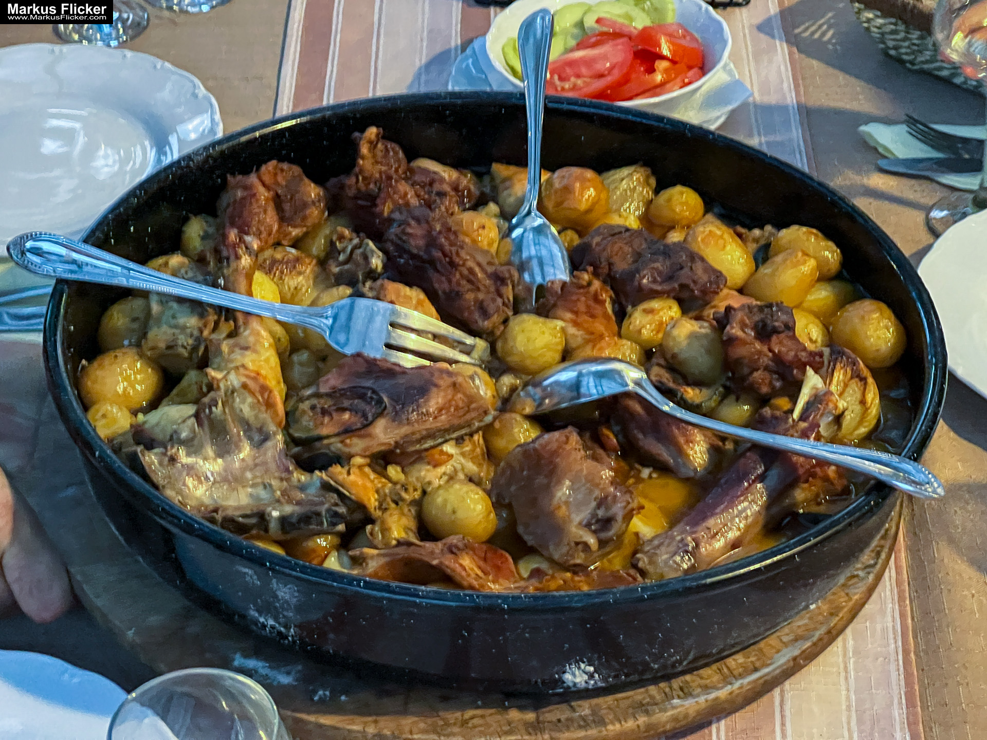 Reisefotografie Reisen und Leben Travelblog Reiseberichte Reisefotografie und Fotoreise Graz Steiermark Slowenien Kroatien Italien Ungarn inkl. 37 ausführliche Fototipps und Bildideen Baćulov dvor Dalmatien Peka kroatische Küche Primošten Burnji Kroatien #visitcroatia