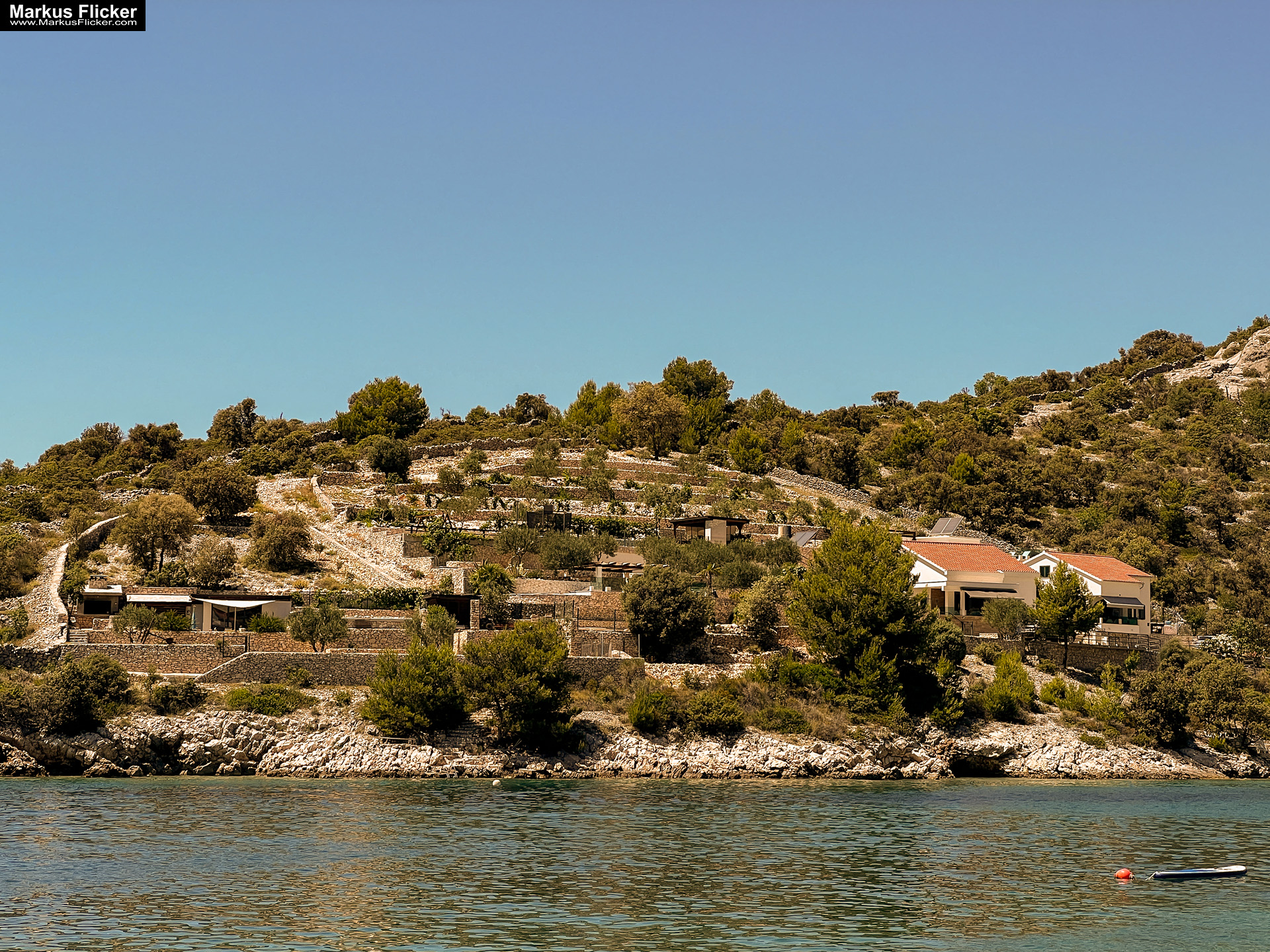 Konoba Lanterna Plaža Sevid Beach Mediterranes Restaurant Strand in einer Bucht in Kroatien #VISITCROATIA Konoba Lanterna Sevid Mediterranes Restaurant Kroatien #VISITCROATIA