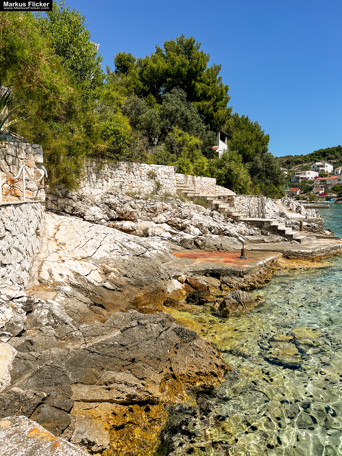 Konoba Lanterna Plaža Sevid Beach Mediterranes Restaurant Strand in einer Bucht in Kroatien #VISITCROATIA Konoba Lanterna Sevid Mediterranes Restaurant Kroatien #VISITCROATIA