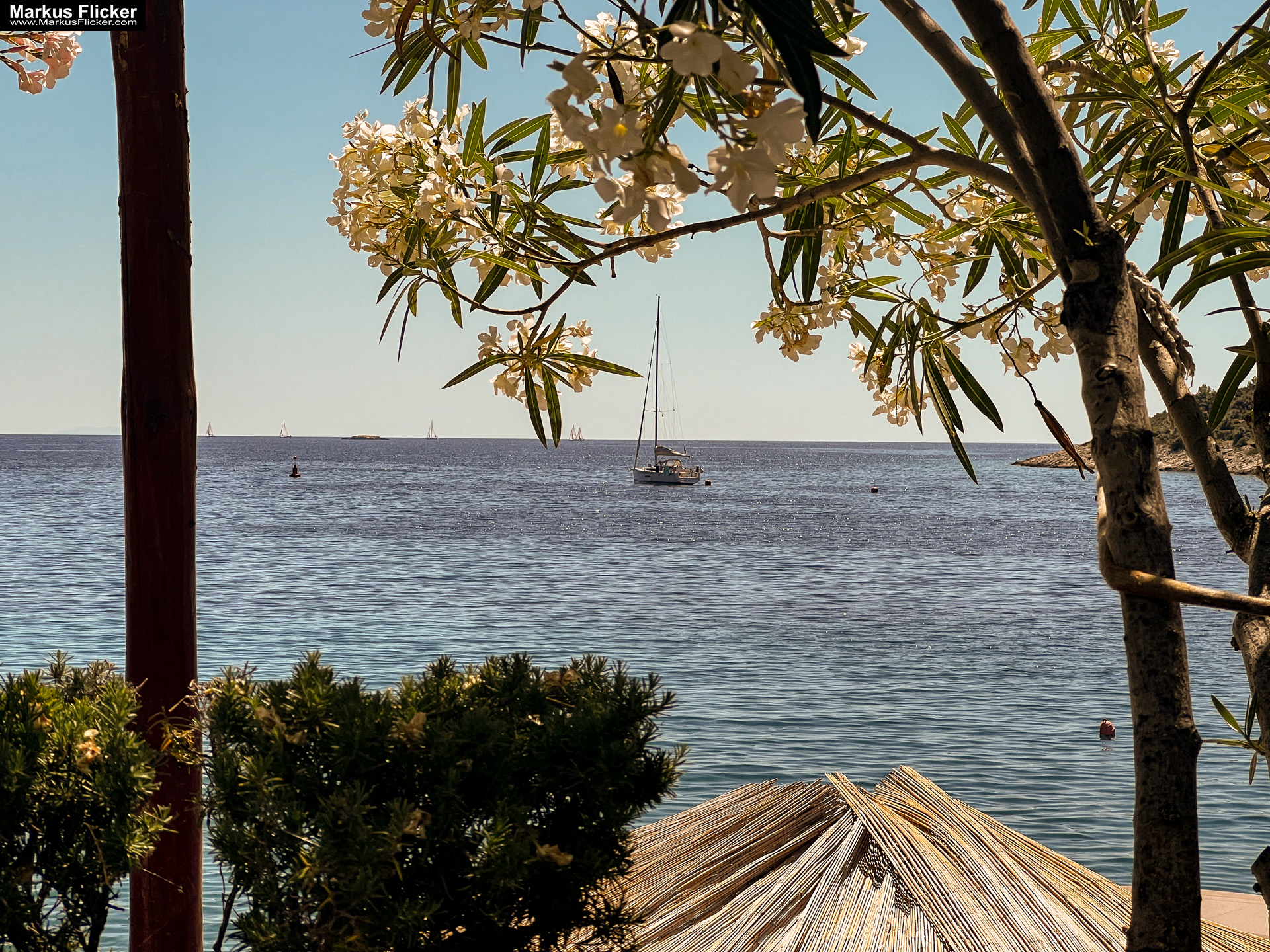 Konoba Lanterna Plaža Sevid Beach Mediterranes Restaurant Strand in einer Bucht in Kroatien #VISITCROATIA Konoba Lanterna Sevid Mediterranes Restaurant Kroatien #VISITCROATIA