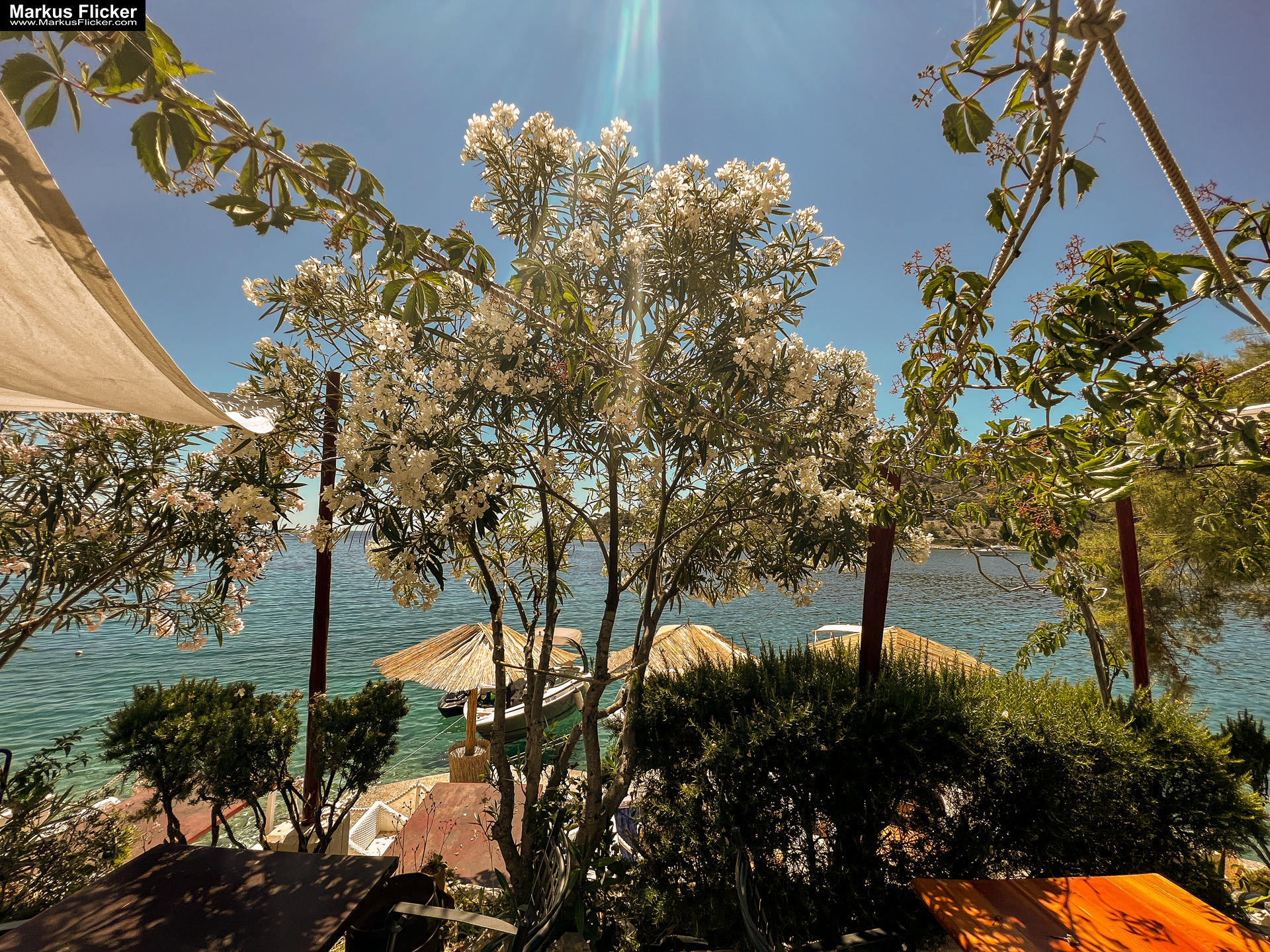 Konoba Lanterna Plaža Sevid Beach Mediterranes Restaurant Strand in einer Bucht in Kroatien #VISITCROATIA Konoba Lanterna Sevid Mediterranes Restaurant Kroatien #VISITCROATIA