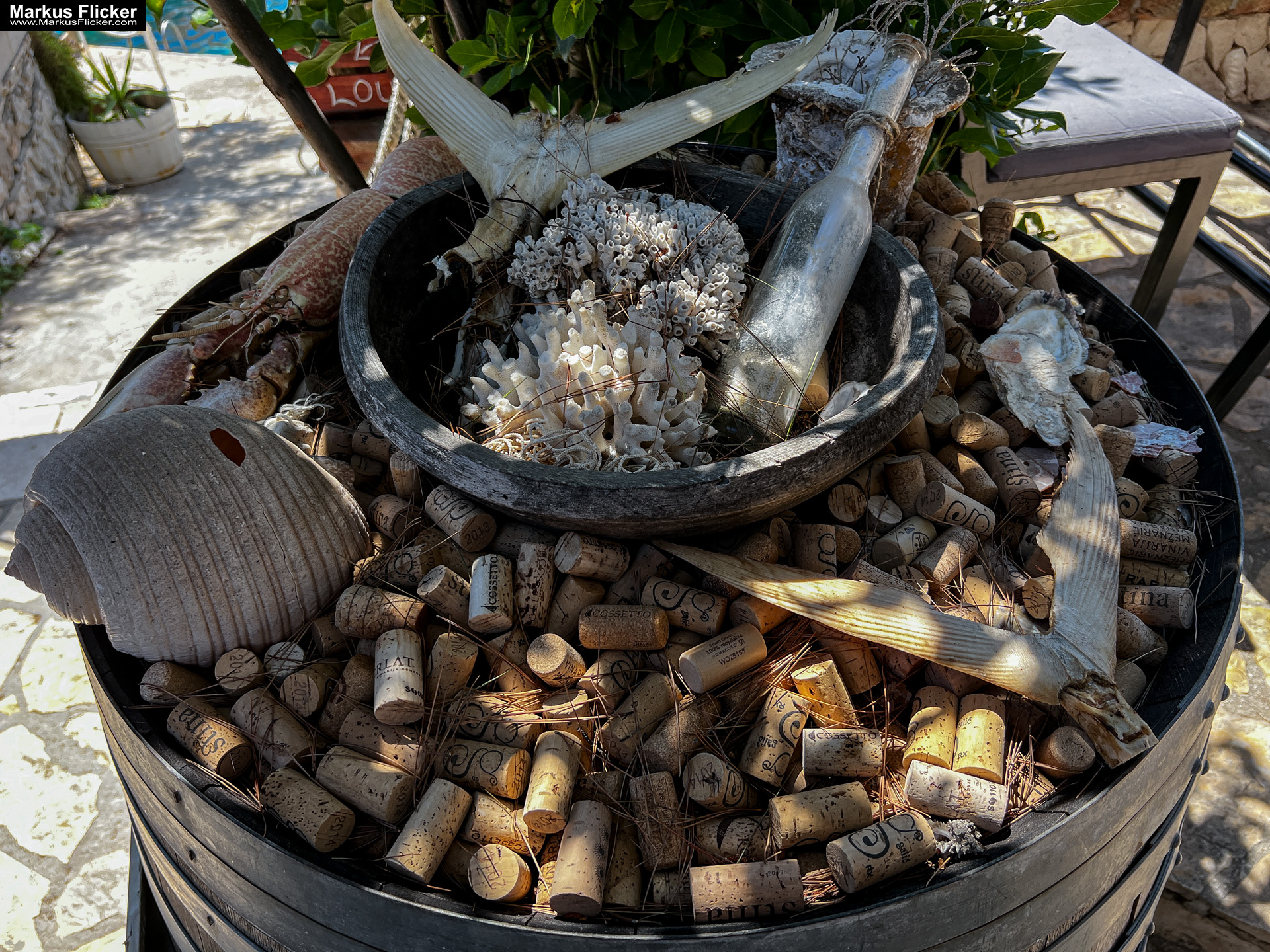 Konoba Lanterna Plaža Sevid Beach Mediterranes Restaurant Strand in einer Bucht in Kroatien #VISITCROATIA Konoba Lanterna Sevid Mediterranes Restaurant Kroatien #VISITCROATIA