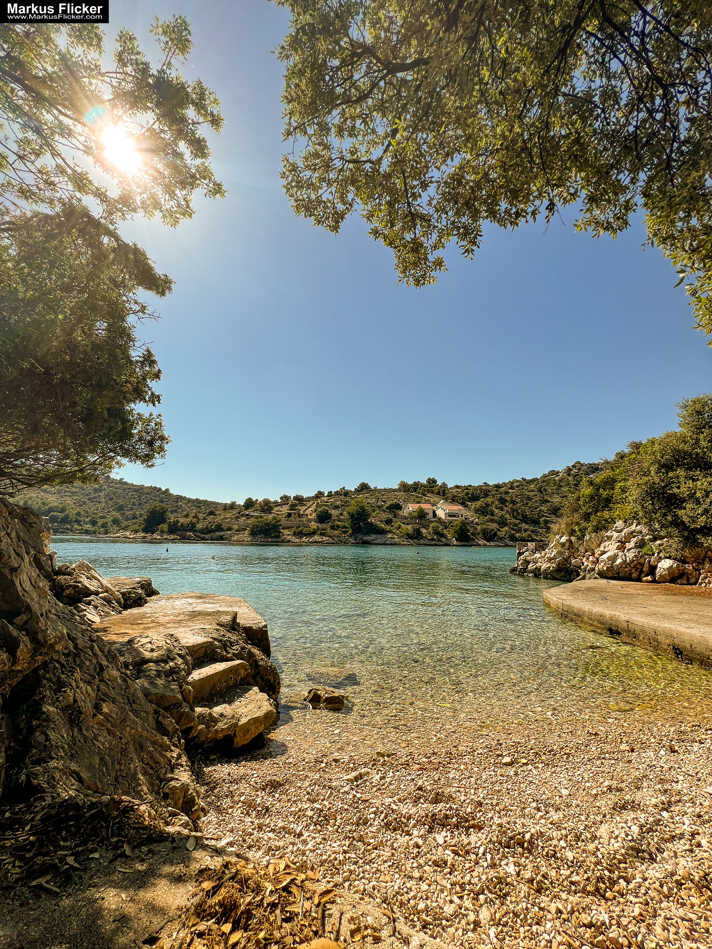 Konoba Lanterna Plaža Sevid Beach Mediterranes Restaurant Strand in einer Bucht in Kroatien #VISITCROATIA Konoba Lanterna Sevid Mediterranes Restaurant Kroatien #VISITCROATIA