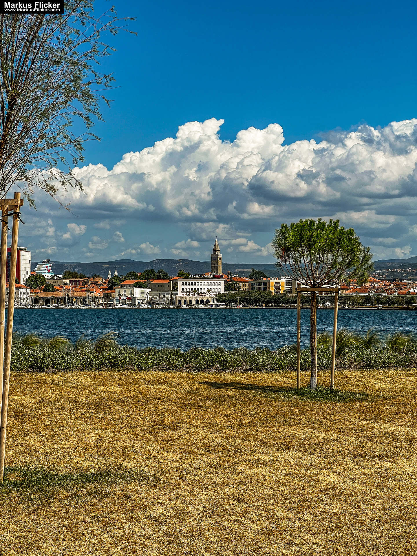 Plaža Žusterna Strand Beach New Koper Obmorski Park Island Seehafenstadt in Slowenien an der Adria Istrien #visitslovenia #ifeelslovenia #visitkoper Plaža Žusterna Strand Beach New Koper Obmorski Park island Seehafenstadt in Slowenien an der Adria Istrien #visitslovenia #ifeelslovenia #visitkoper